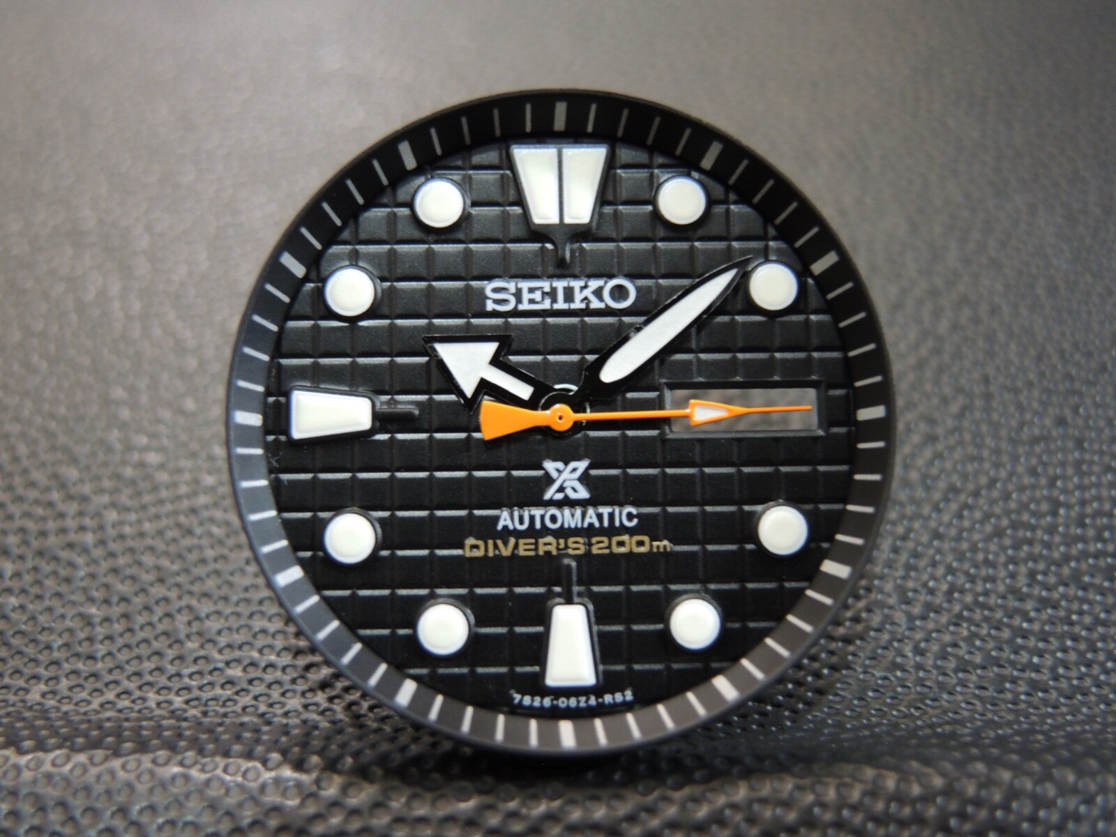 NEW BLACK WAFFLE TURTLE DIAL & HANDS DAY/DATE 200M LARGE DIVERS SKX007/NH36/4R36