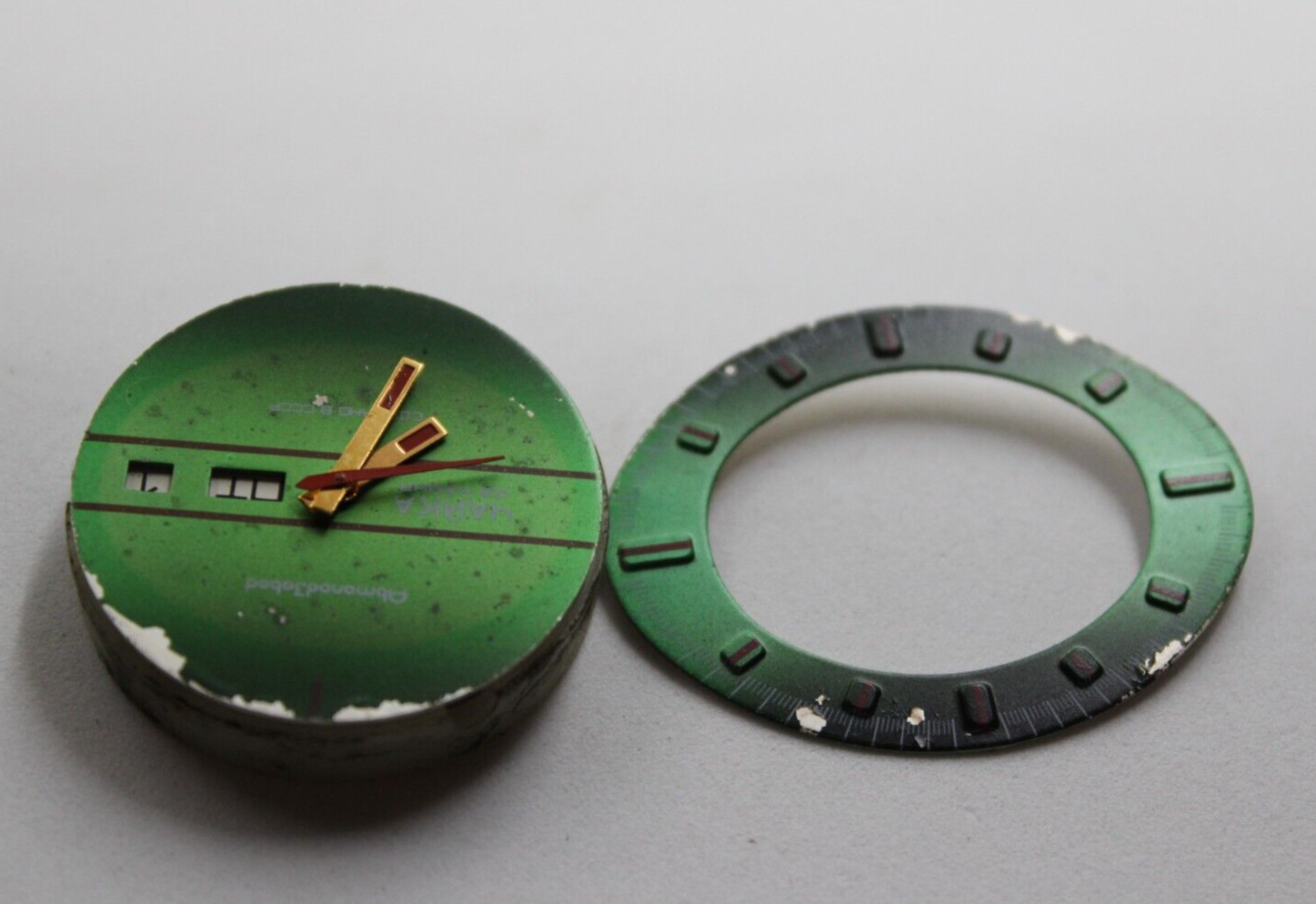 The dial with a mechanism for mens watch Chaika 2628 17 stone USSR does not work