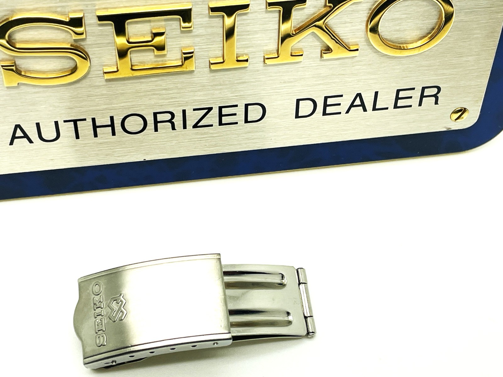 PRE-OWNED SEIKO MENS WATCH PARTS 18MM STAINLESS STEEL VINTAGE BUCKLE 733-18