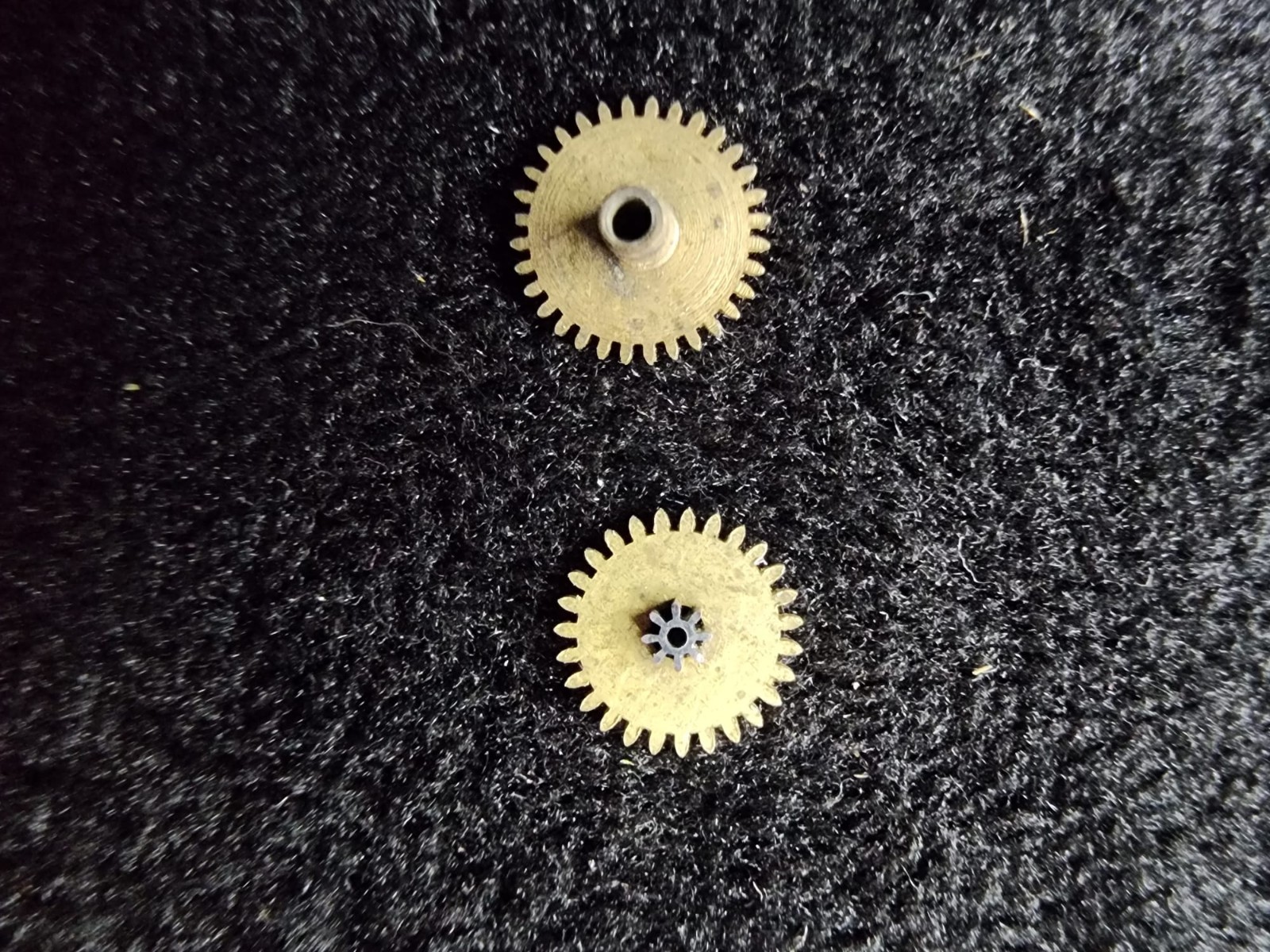 Vintage Swiss Patria Watch Co. 15 Jewels Mechanical Movement – For Parts or Repa