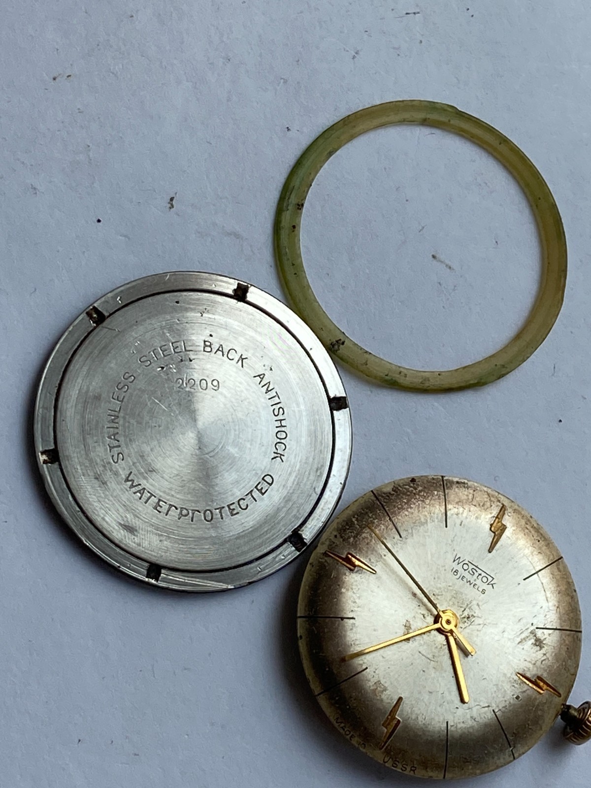 VINTAGE MEN WRIST WATCH FOR PARTS MOVEMENT WOSTOK 18 JEWELS USSR CAL. 2209