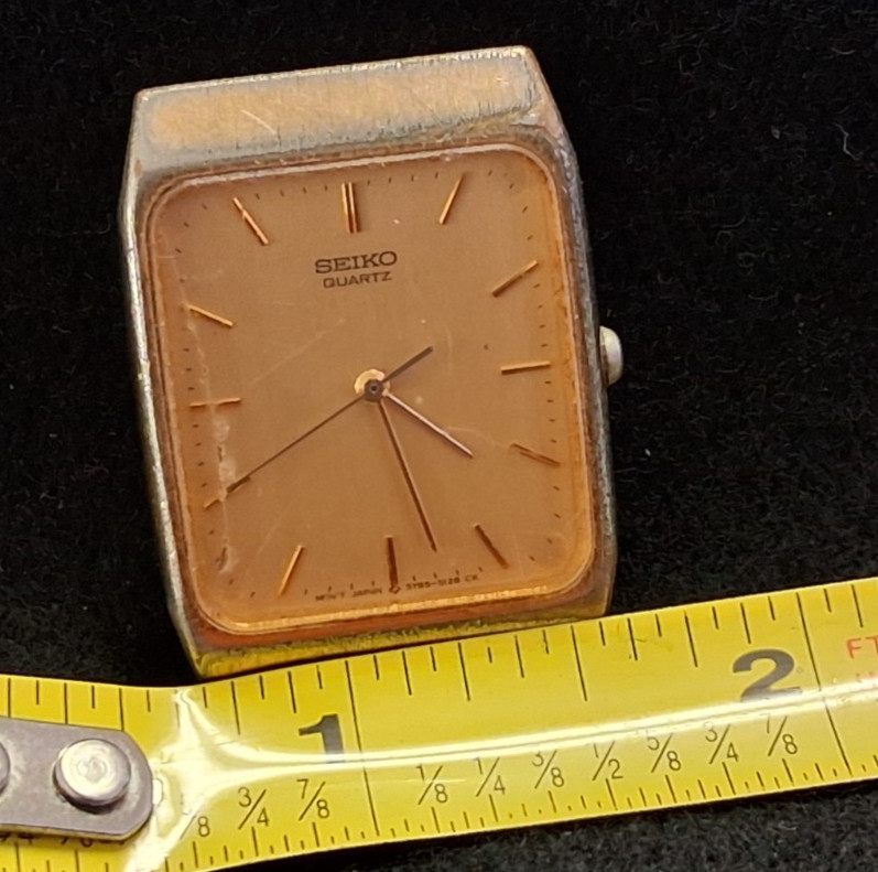 SEIKO QUARTZ TANK VINTAGE WATCH MOVEMENT DIAL PIECE BROKEN FOR PARTS OR REPAIR