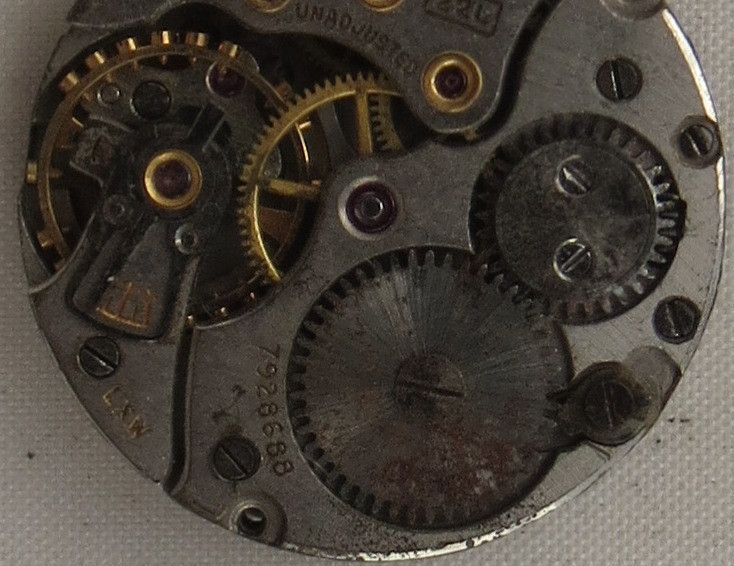 Longines wristwatch movement & dial 21 mm. in diameter load manual cal. 22L