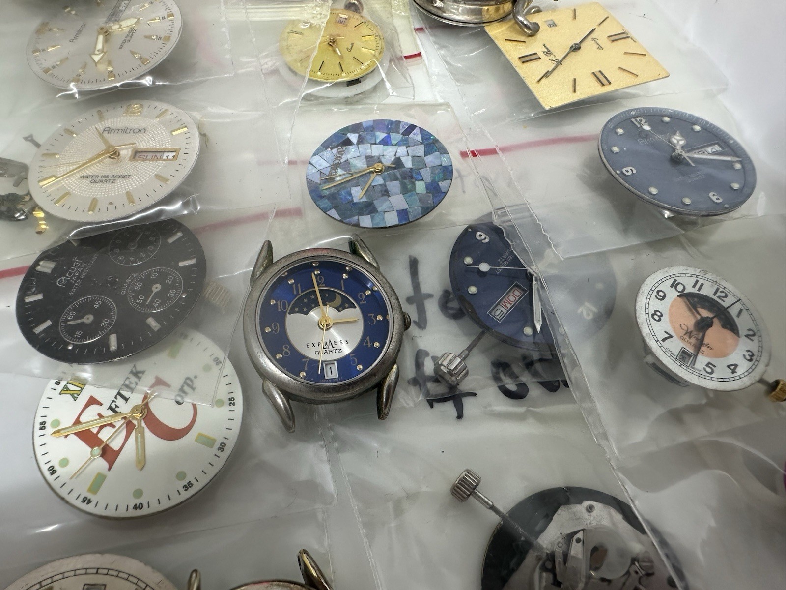 LOT 34 HATTORI MIYOTA Quartz WATCH MOVEMENTS Some Run Parts Repair Crafts