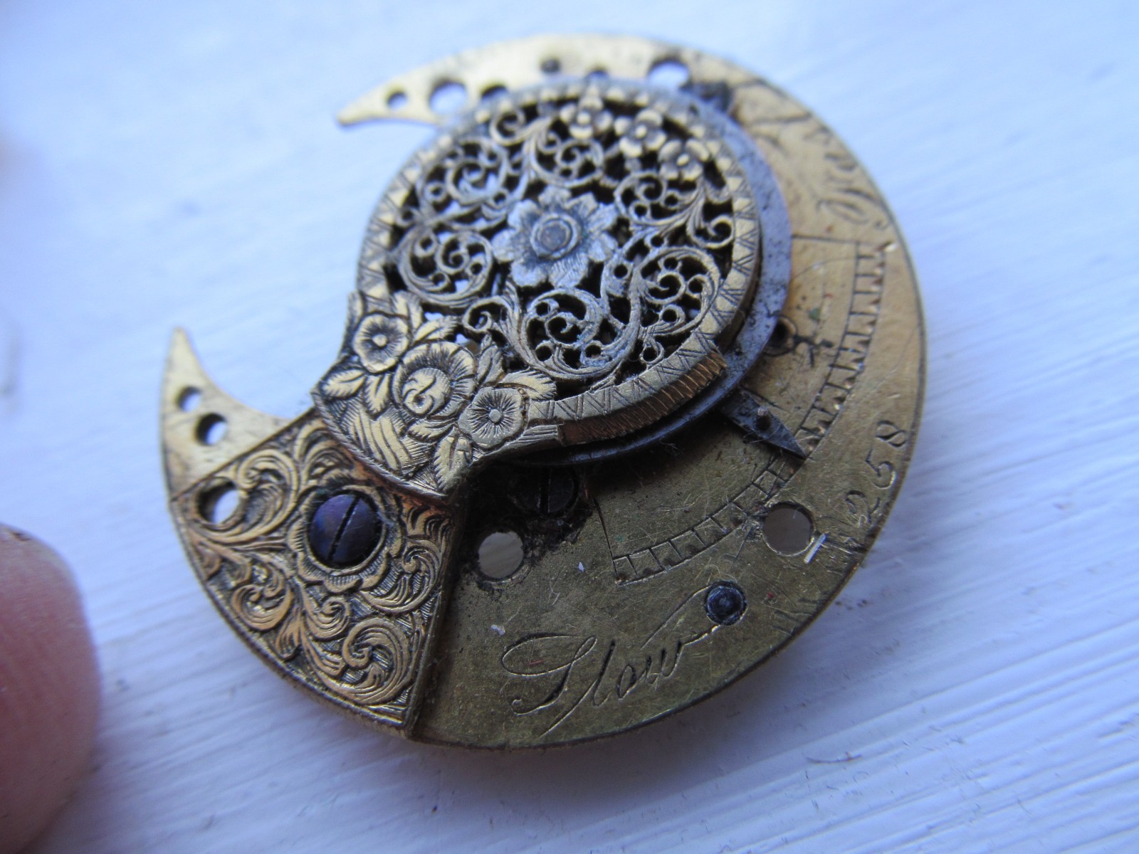 Antique Balance cock. 28mm long. 8g.