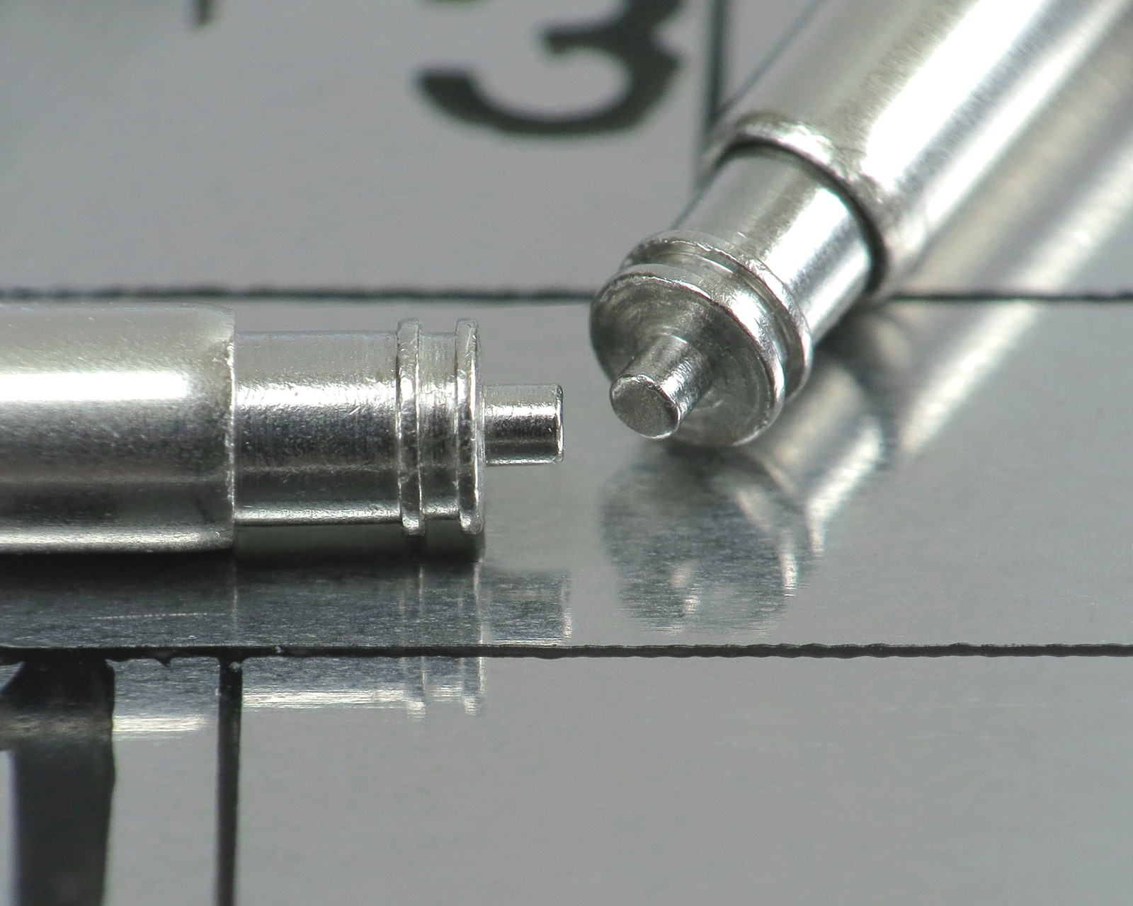 2 * 2.5mm Stainless Steel Spring Bars for 22mm lug watch Doule-Fringe 0.8mm Tip