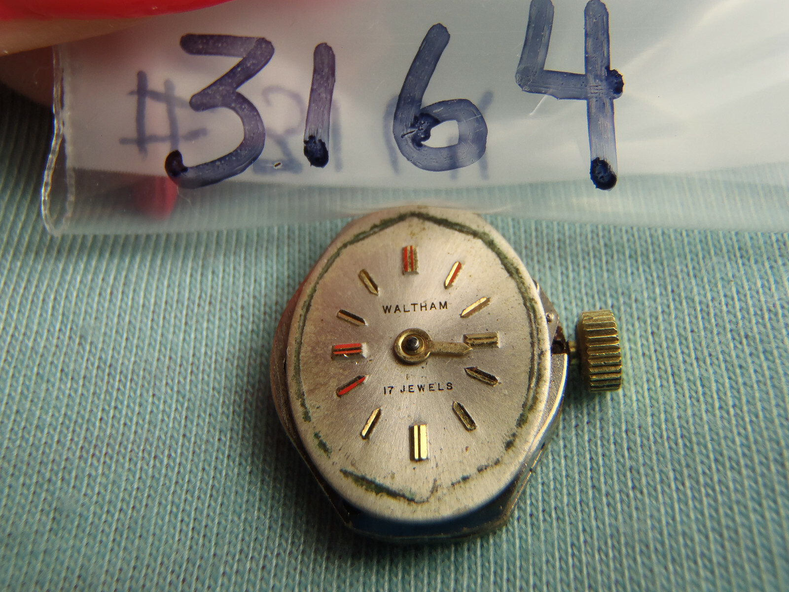 WALTHAM R72 MOVEMENT WIND-UP 17J RUNS WHEN U SHAKE IT 18.1 X 15.3MM SOLD 4 PARTS