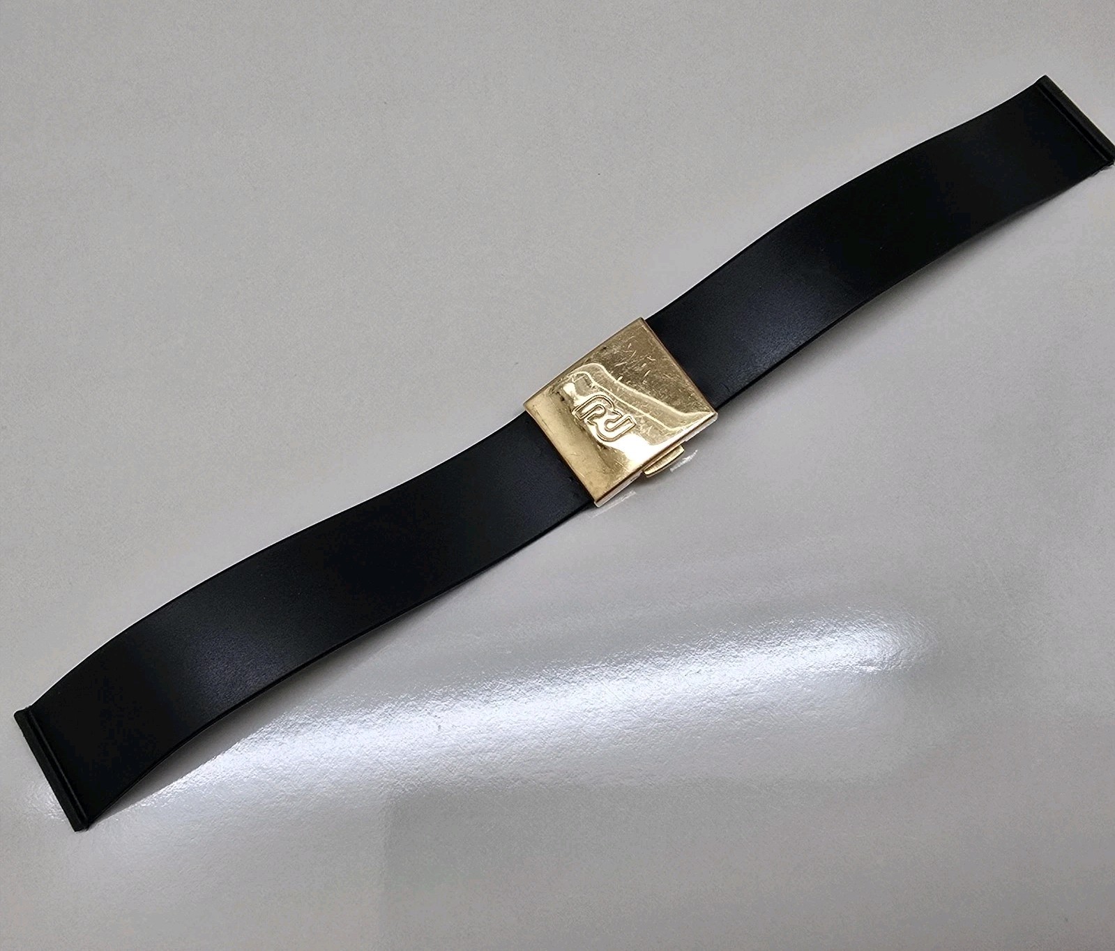 IWC PORSCHE DESIGN 3720 CHRONO WATCH 18K GOLD CLASP & STRAP (MINT & ORIGINAL)