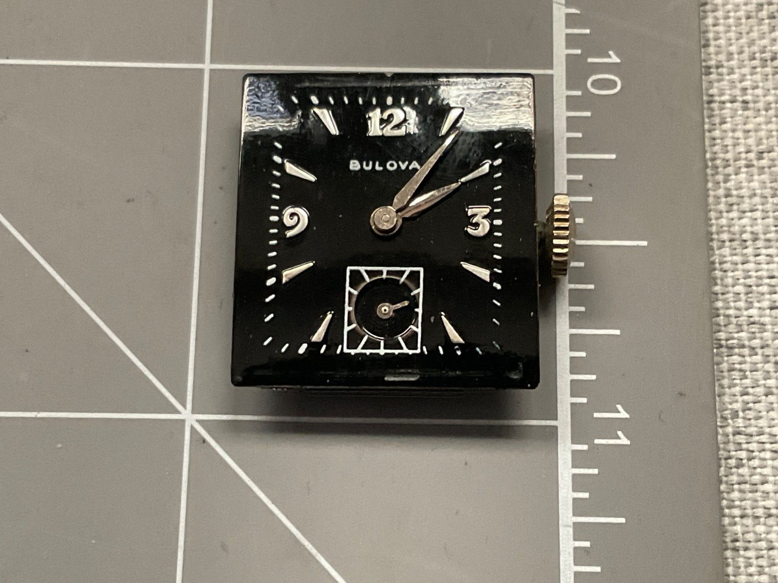 VINTAGE MEN’S BULOVA WRIST WATCH MOVEMENT, CAL. 8AE, 21 JEWEL Black dial Nice