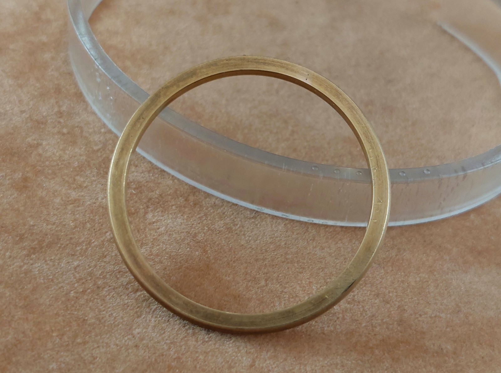Original ROLEX Solid 18k Yellow Gold Engine Turned BEZEL 1501. Raised Indexes
