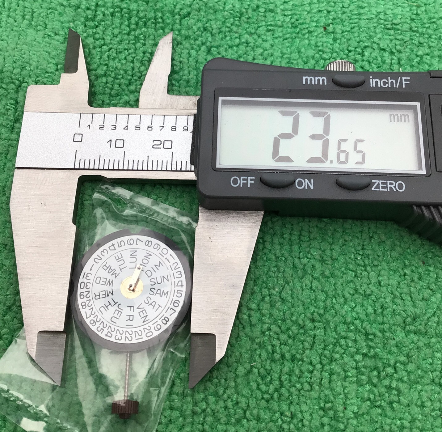 RONDA RL 507 QUARTZ WATCH MOVEMENT, 3 Hand, Day/Date At 3, dd