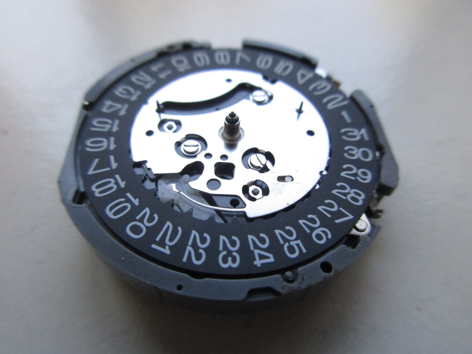 Shiojiri cal. VK68A chronograph quartz watch movement – black date at 3- running