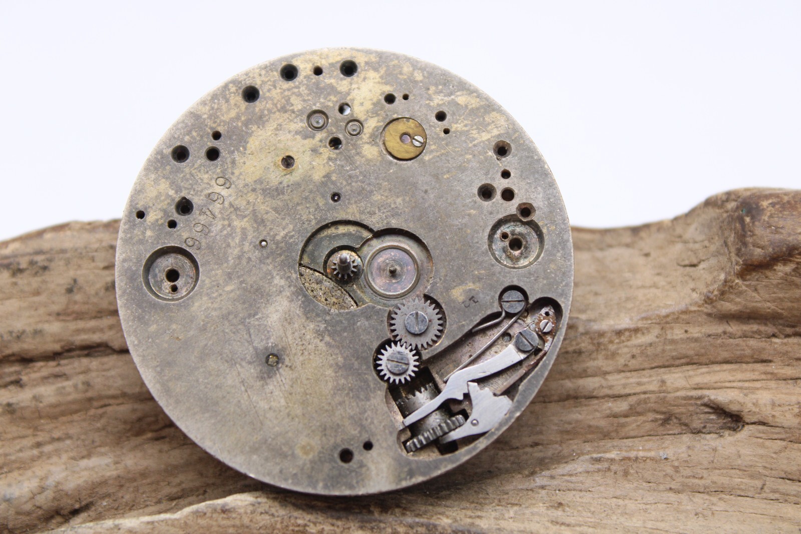 P.W. 66466 POCKET WATCH MOVEMENT 43.3mm FOR SPARES OR REPAIR (BT3)