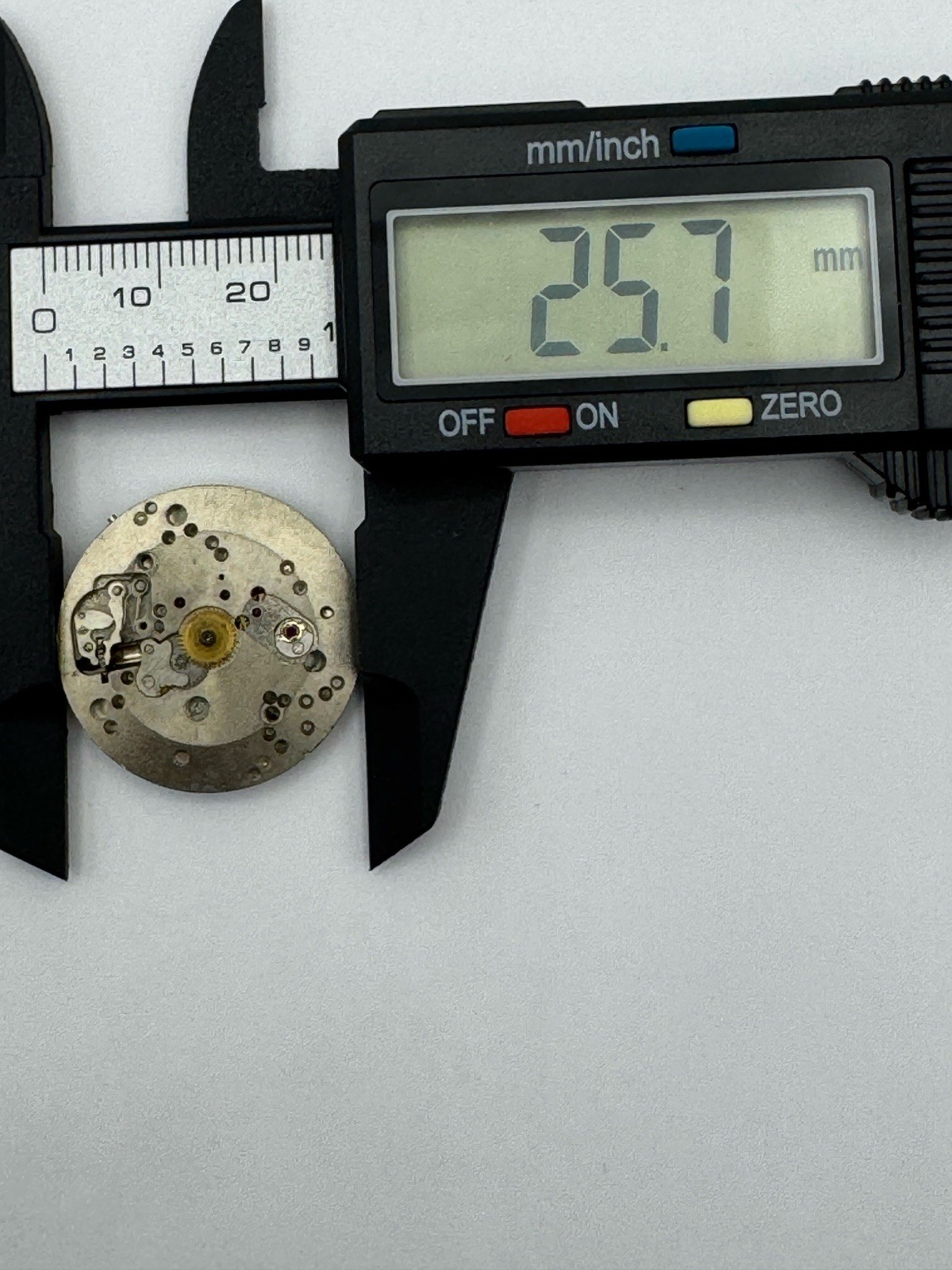 Lot Of 5 Men’s Partial Watch Movements For Parts Or Repair
