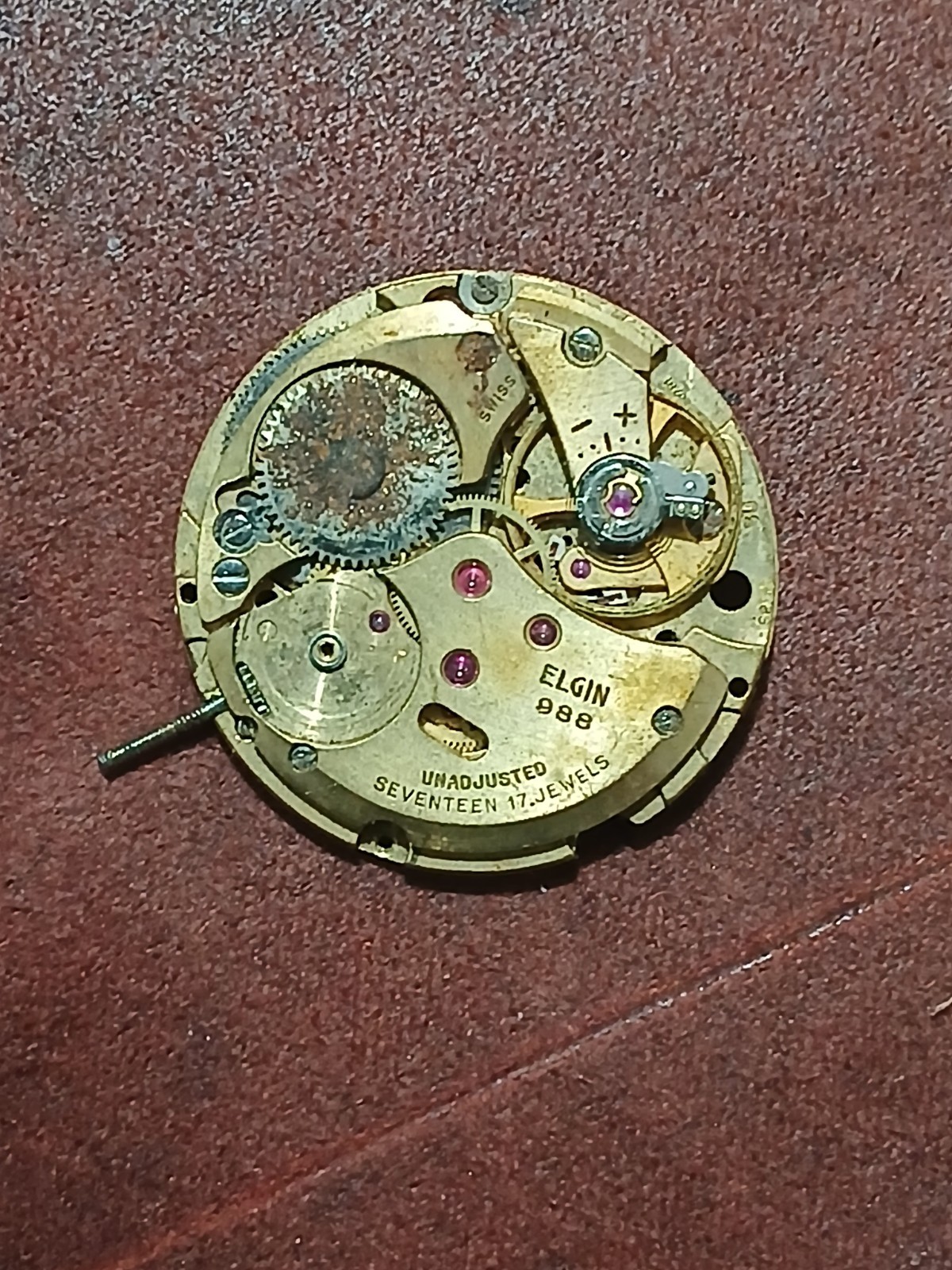 vintage Elgin 988 mechanical watch movement featuring 17 jewels