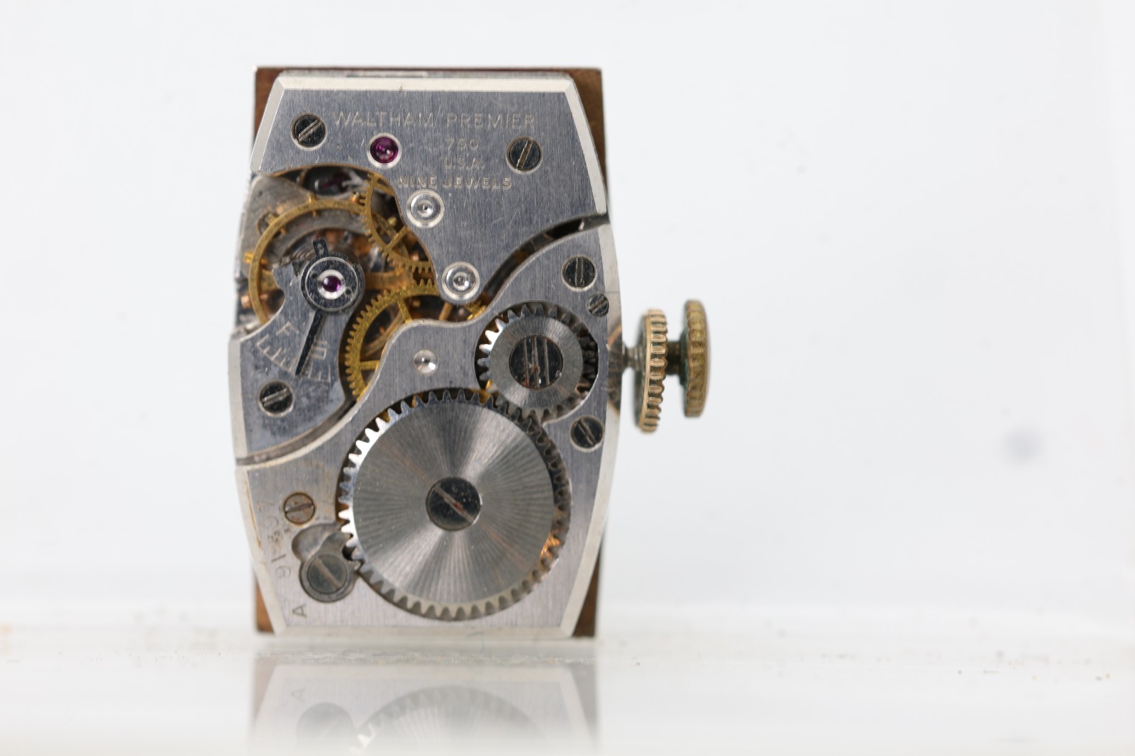 WALTHAM PREMIER Gr. No. 750, 9j, WATCH MOVEMENT, RUNS (NK)