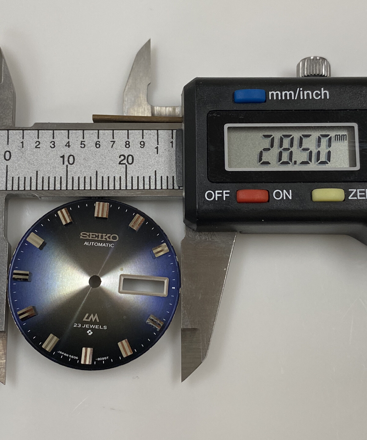 Original Seiko Automatic LM 23J 5606-8060 8090T Blue Day/Date 28.5mm Dial