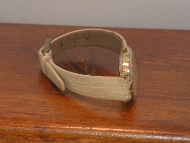 Pre-Owned Women’s Timex Casual Analog Watch (For Parts)