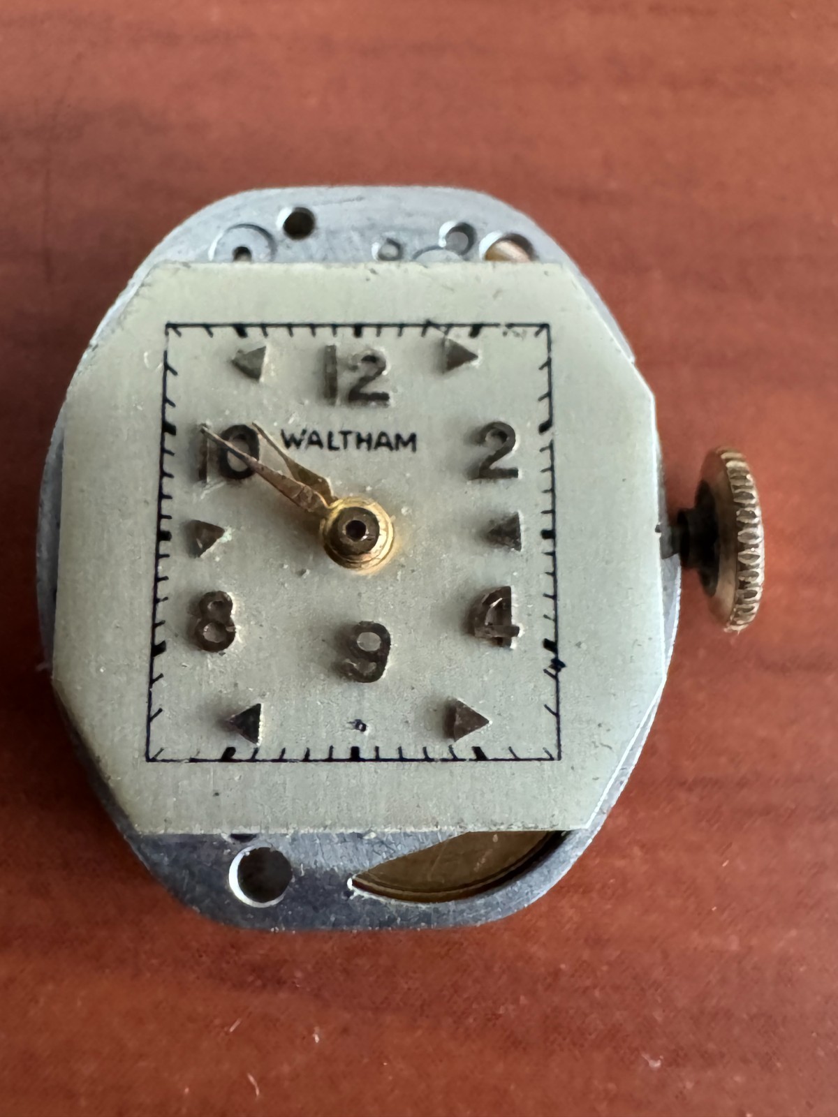 VINTAGE LADIES WALTHAM WRISTWATCH MOVEMENT CAL. 678 KEEPING TIME 17 JEWEL