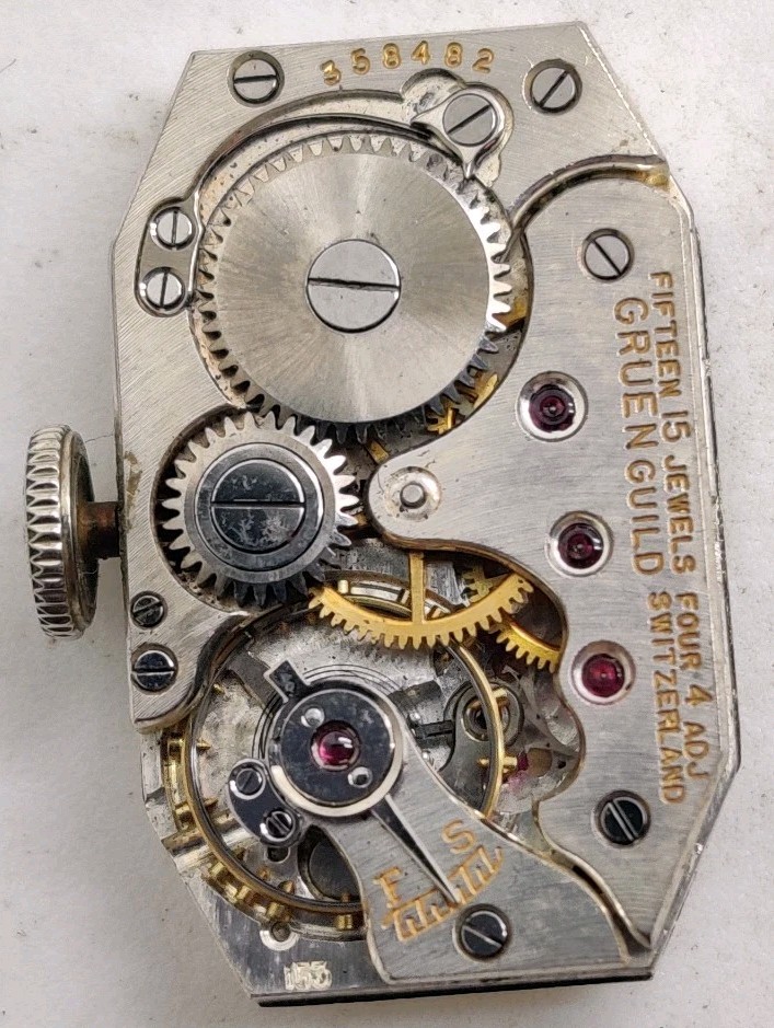 Rare Gruen W. Co. Guild Cal. 153 15 jewel watch movement Runs for repair
