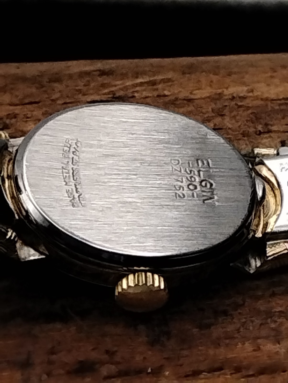 Ladies Elgin Oval Quartz Watch 14x18x7mm Adjustable Safety Clasp. 10k Gold..W24