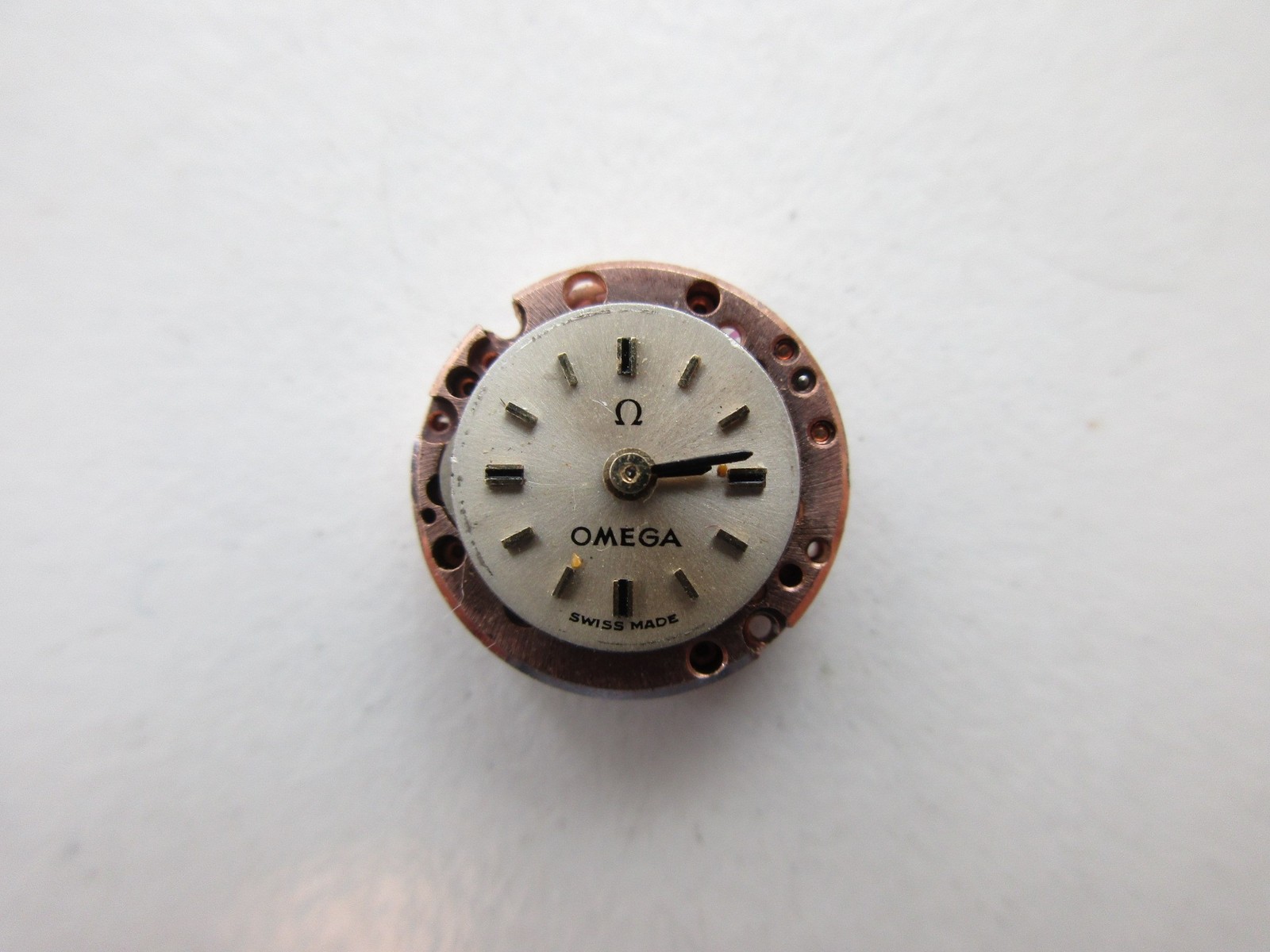 Omega cal. 640 Swiss backwind watch movement – parts missing