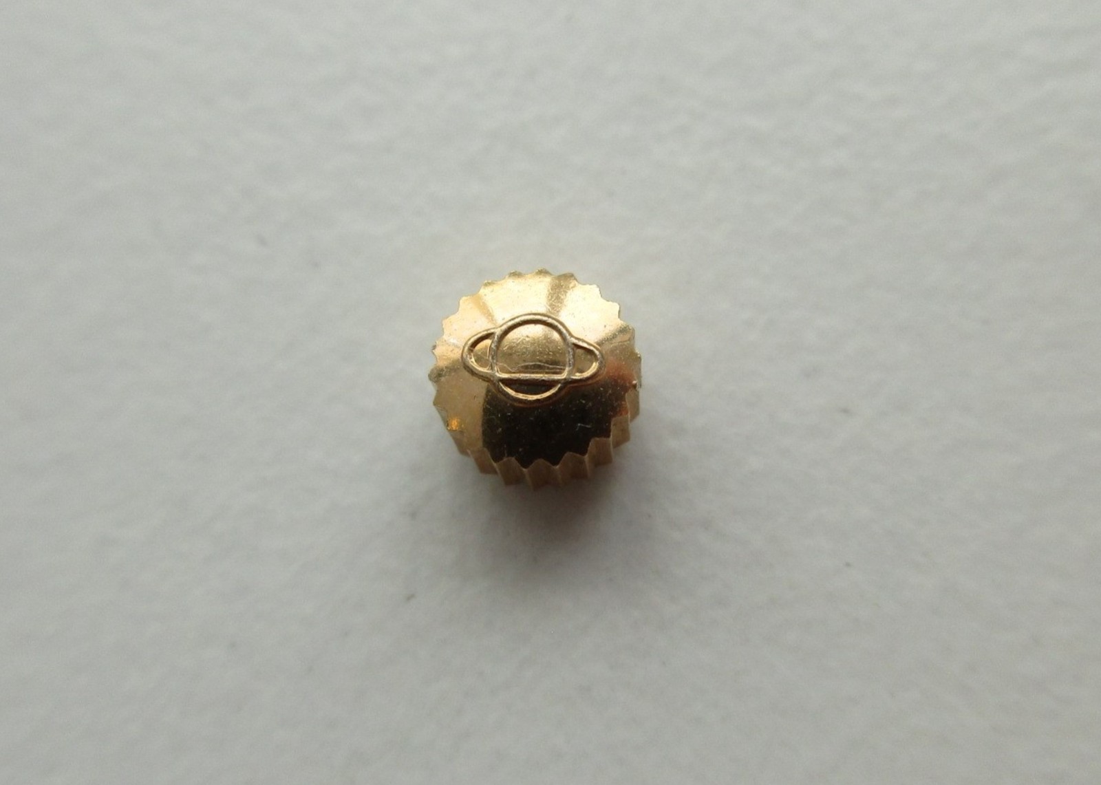 Enicar gold plated ø 4.9 mm watch crown N.O.S Swiss – stem thread 0.9 mm H3.2