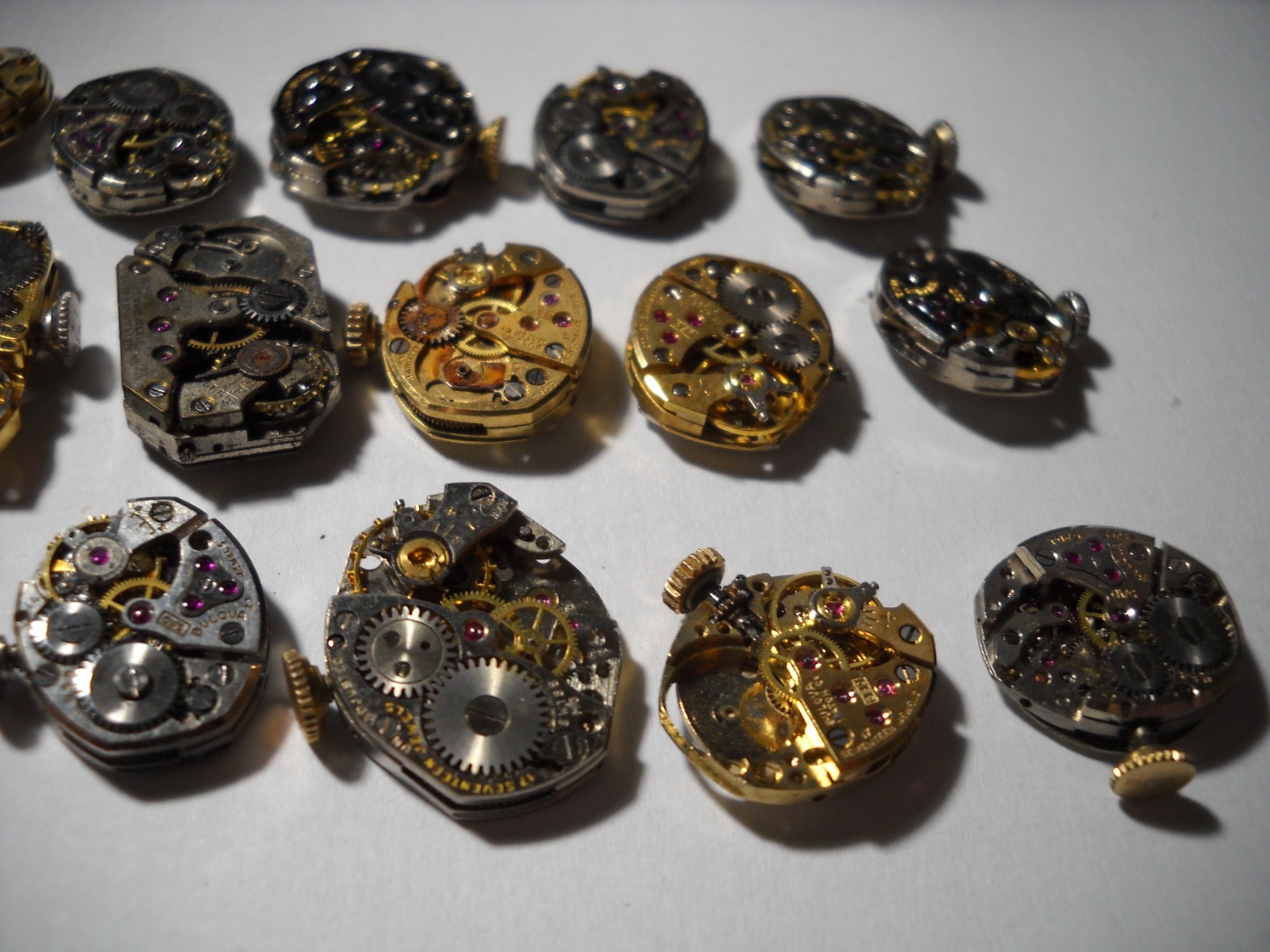 1154L Lot of 21 piece BULOVA movments 17-21-23 jewels some of it working