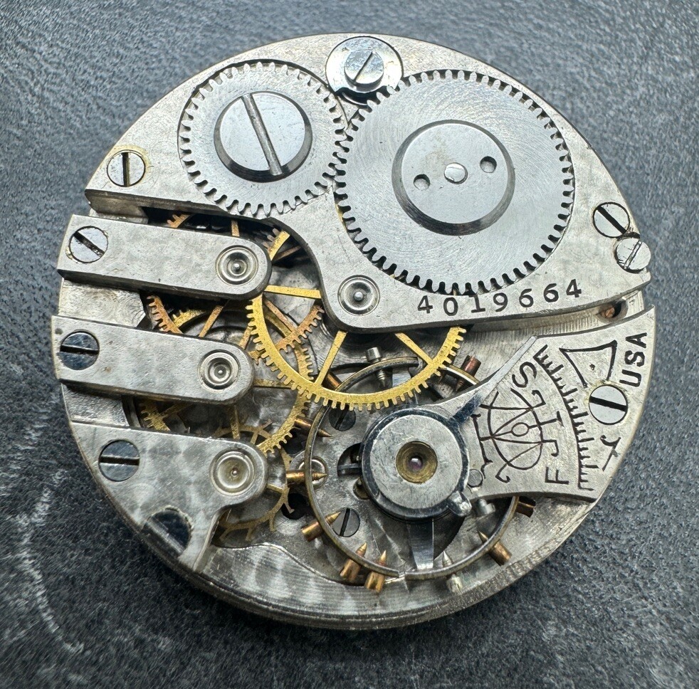 Vintage Trenton GRADE 100 0S 7J Pocket WATCH MOVEMENT-for Repair