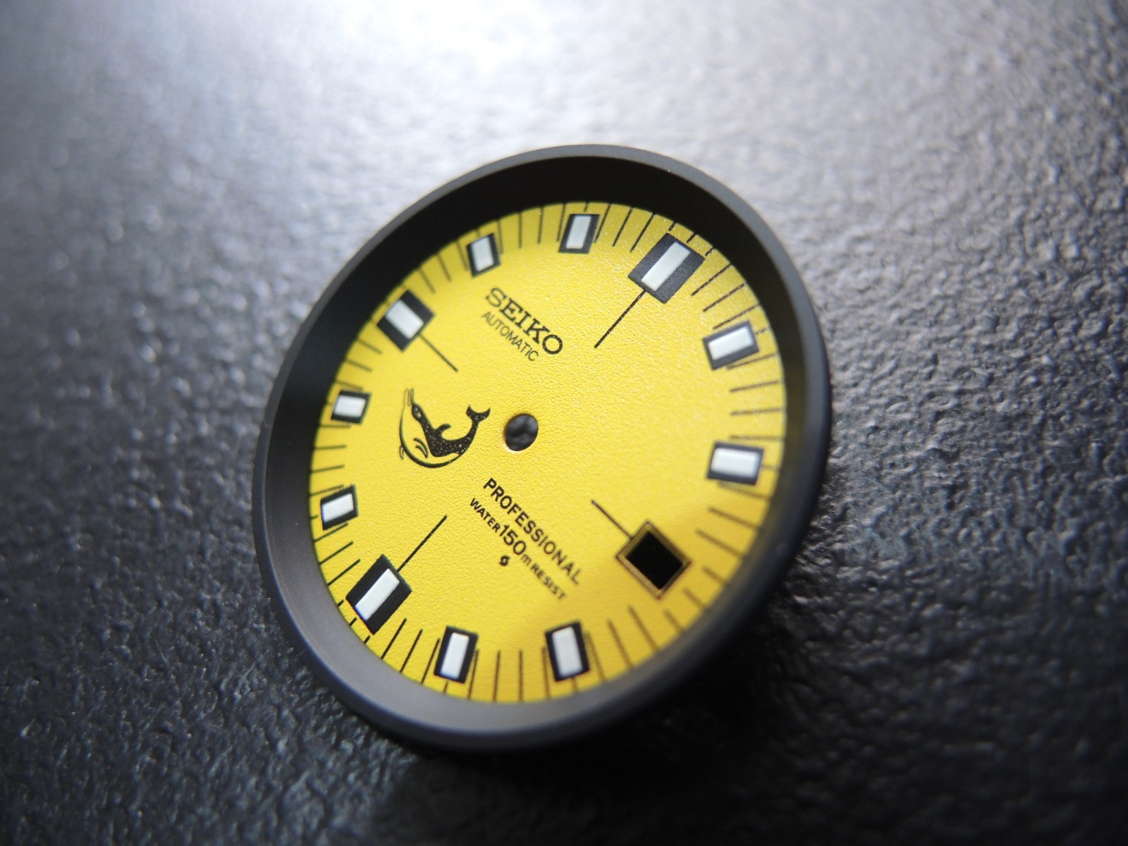 NEW YELLOW DOLHPIN DIAL W/ BLACK MINUTE TRACK LARGE DIVERS 7002-7001/700J WATCH