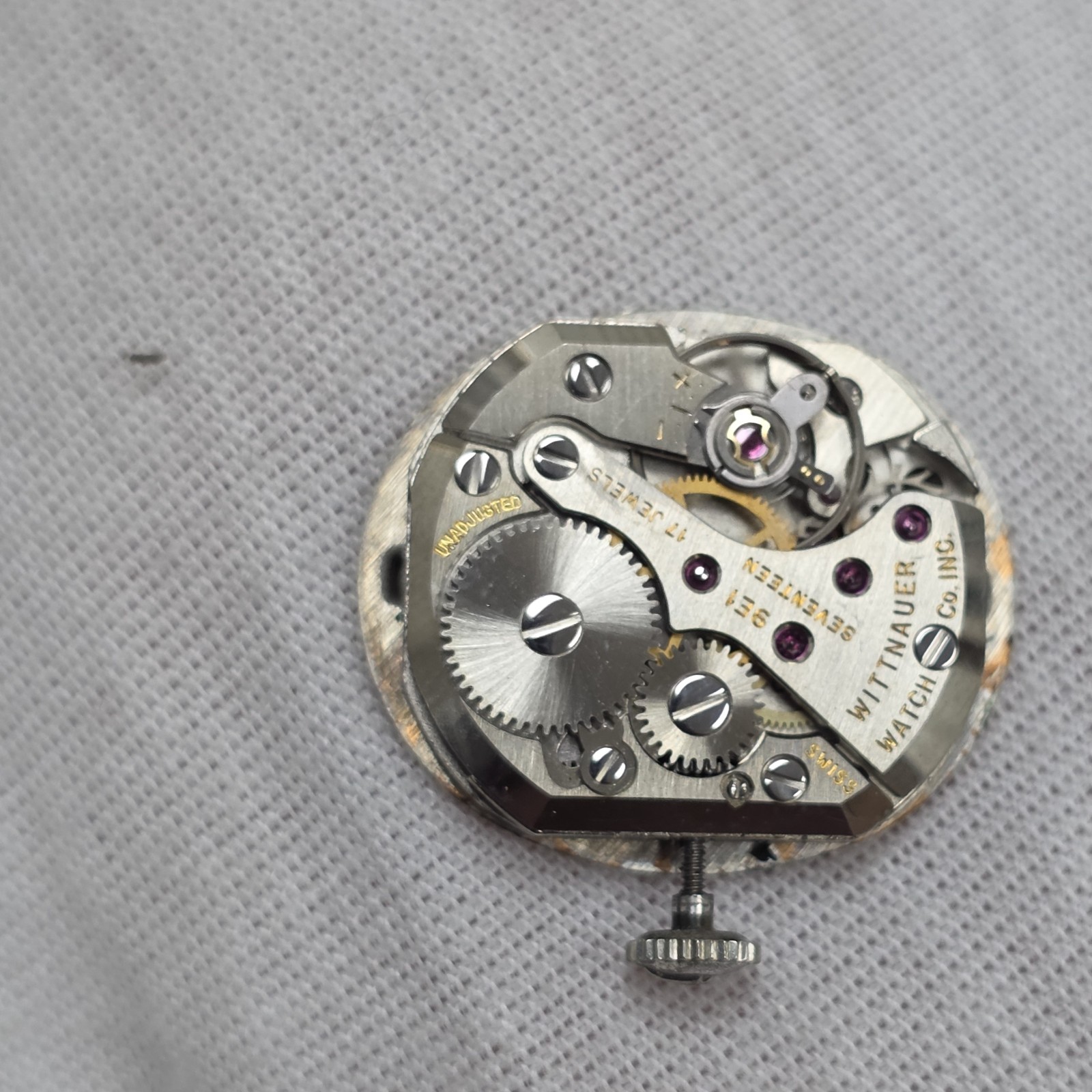 Wittnauer 9E1 Watch Movement Swiss 17 Jewel Mechanical Wind Up Good Balance