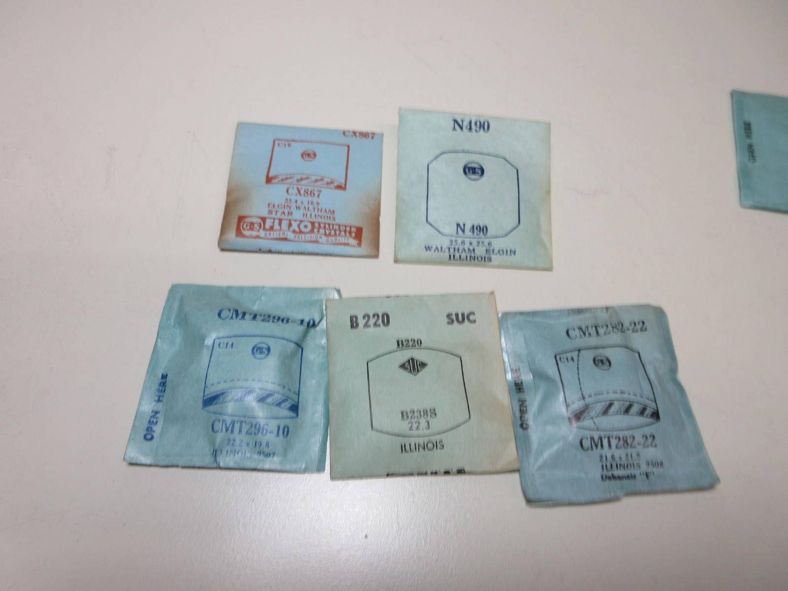 LOT OF G.S SUC MENS ILLINOIS WATCH CRYSTALS ASSORTED NEW OLD STOCK FLEXO #218