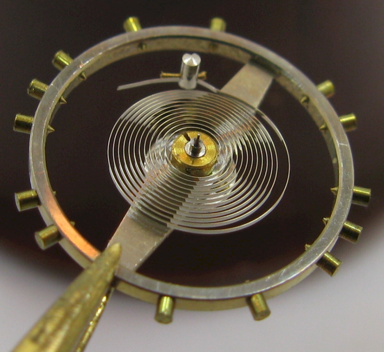 Landeron 520 watch 13 3/4 lignes part complete balance wheel 721