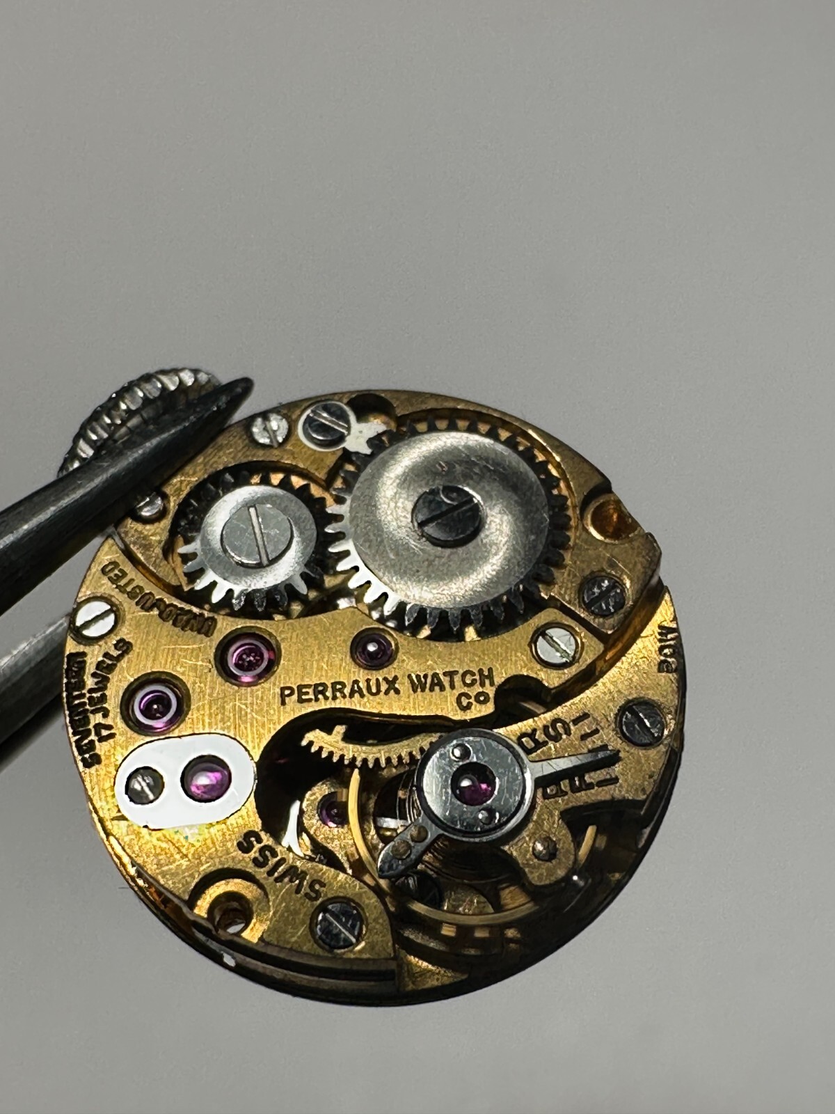 VINTAGE SWISS MADE PERRAUX WIND-UP MOVEMENT 17 JEWELS