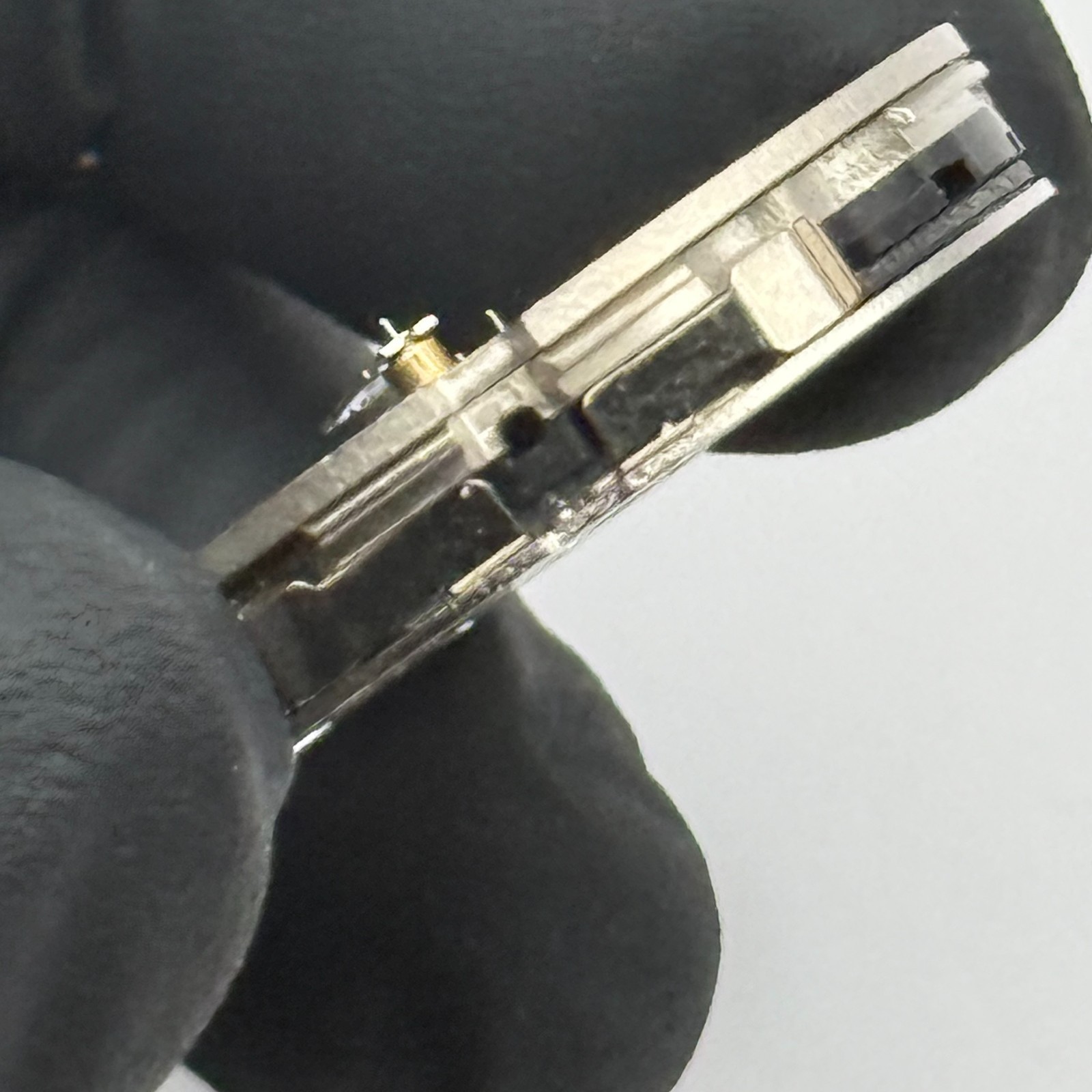 Ronda 5040.D Watch Movement Quartz Swiss Date 6 Jewels Vintage Parts 28.5mm