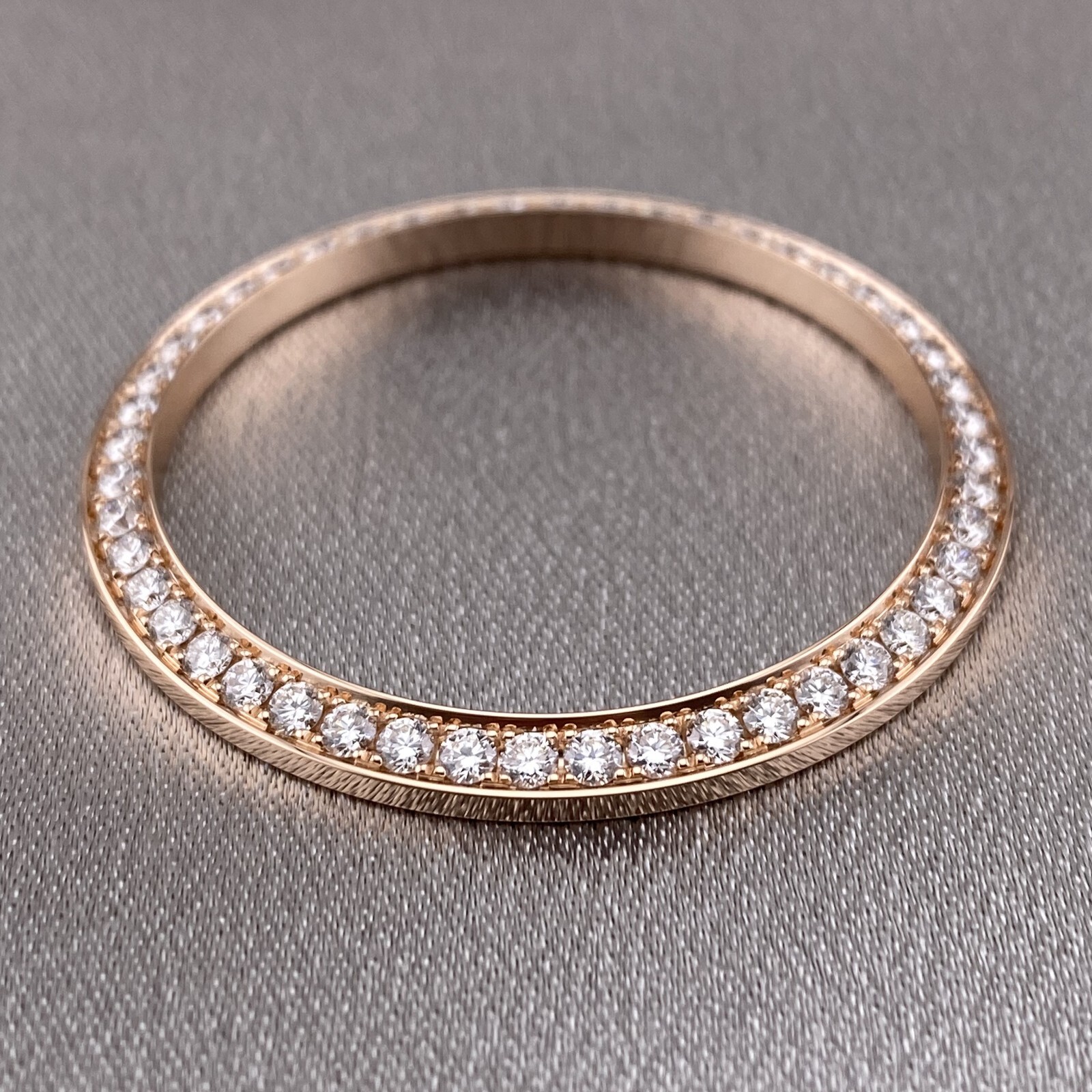 CUSTOM DIAMOND BEZEL2.20CTS.18K ROSEGOLD ROLEX40-41MM DAYDATE Ref.228235-126331