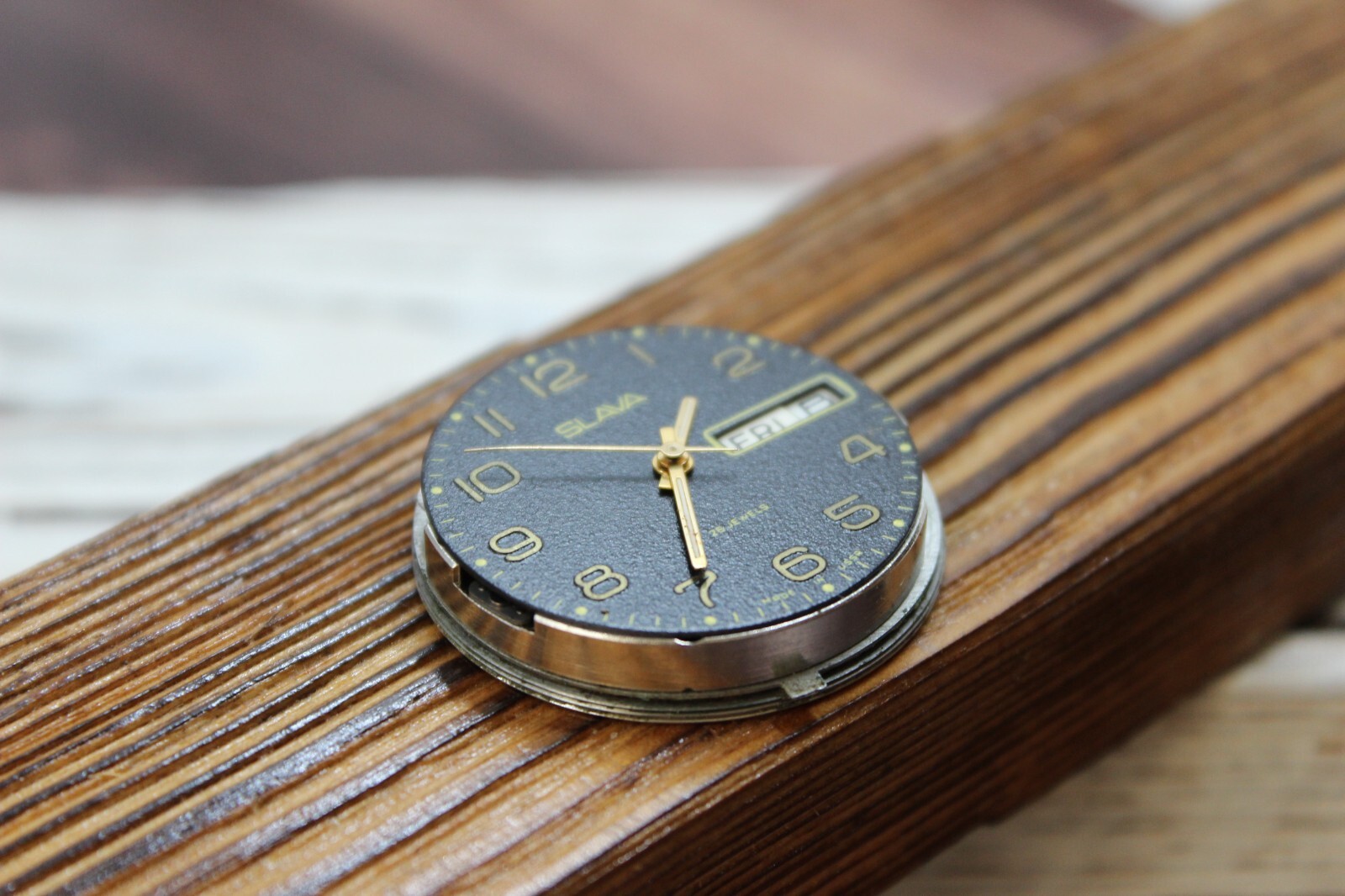 The dial of the men’s watch Slava 2628 26 stone of the USSR does not work