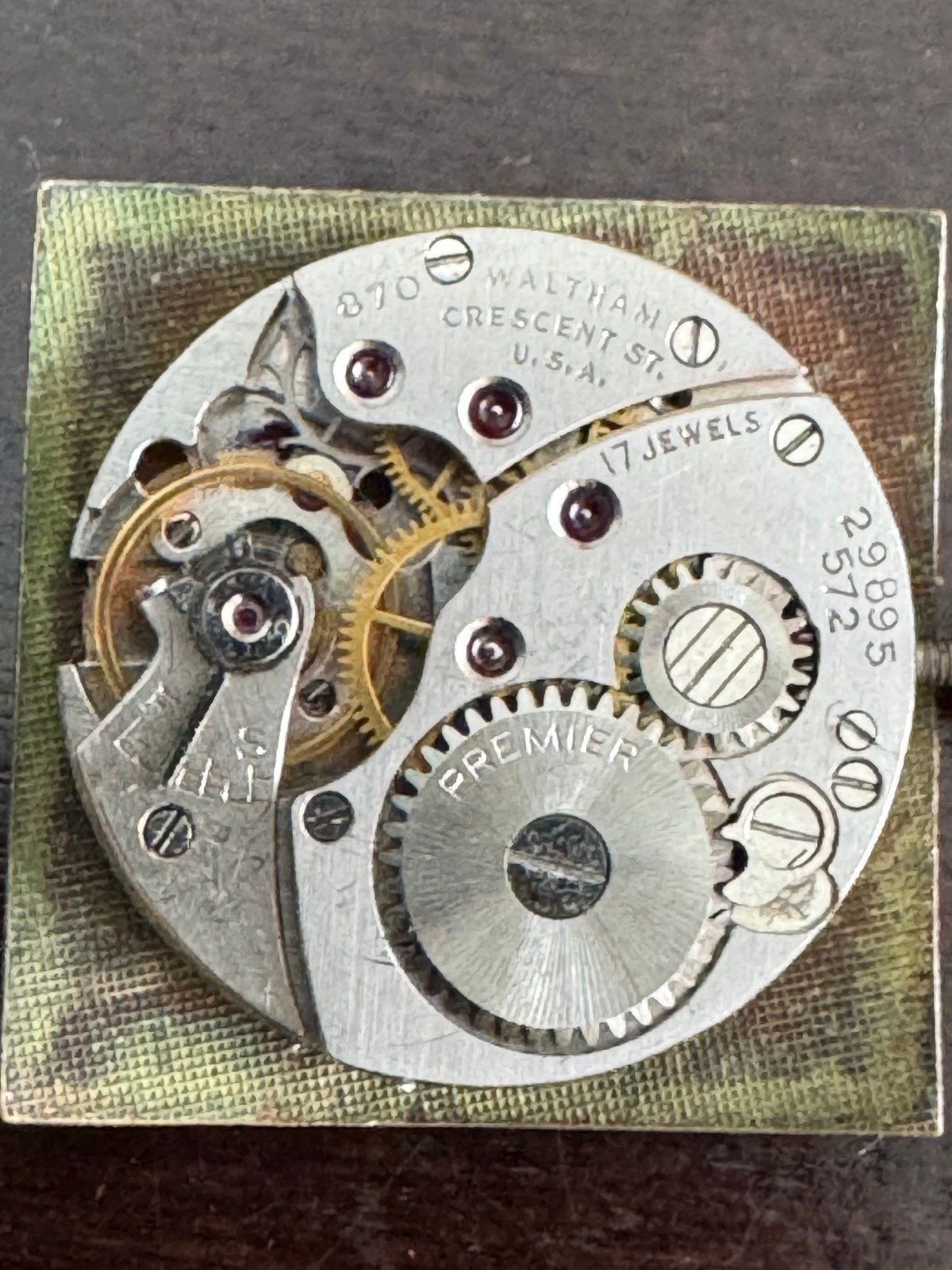 VINTAGE MENS WALTHAM CRESCENT ST. WRISTWATCH MOVEMENT CAL. 870 KEEPING TIME