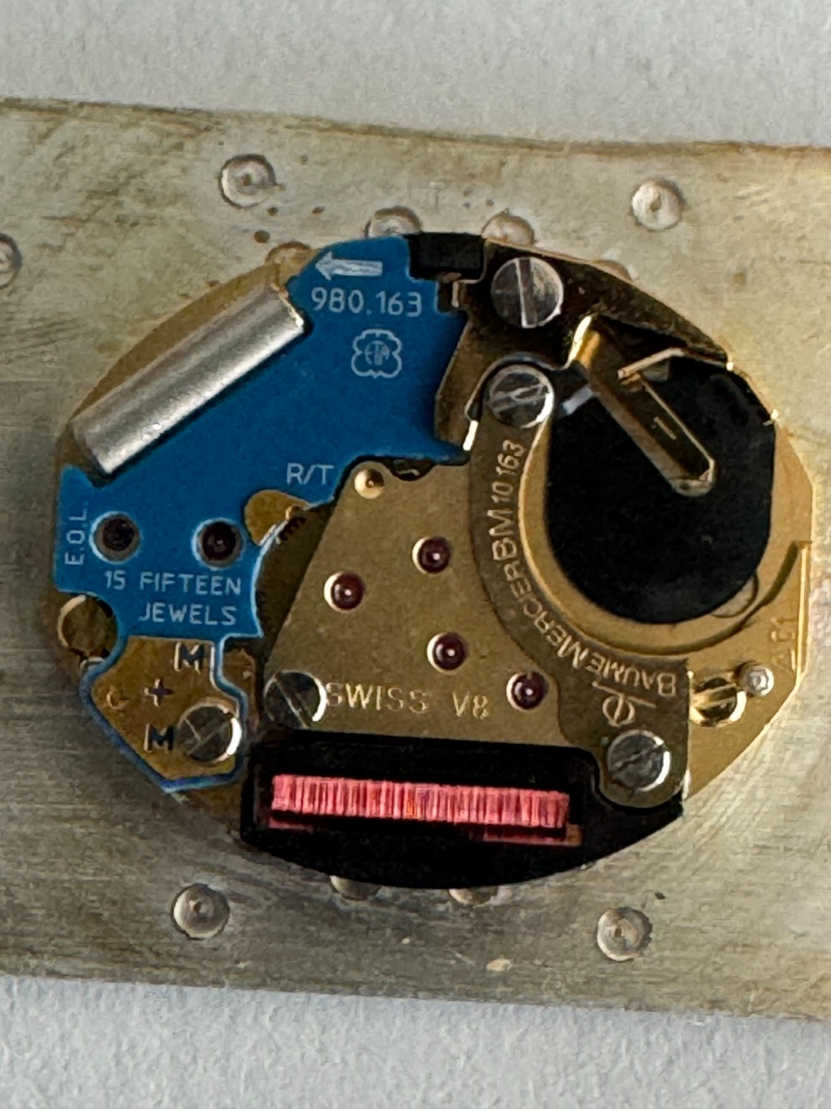 QUARTZ BAUME & MERCIER WRISTWATCH MOVEMENT ETA 980.163 HAS PULSE