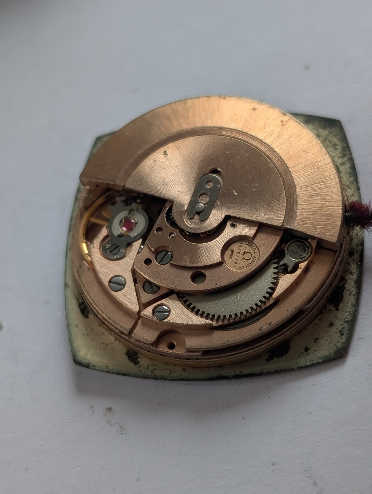Vintage Omega 1481 Automatic Watch Movement (Runs-ish But Spares/Repairs)
