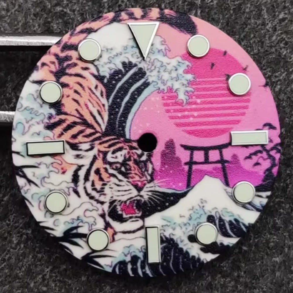 28.5mm Japanese Landscape Painting Tiger Green Lume Dial for NH35 Round Nail