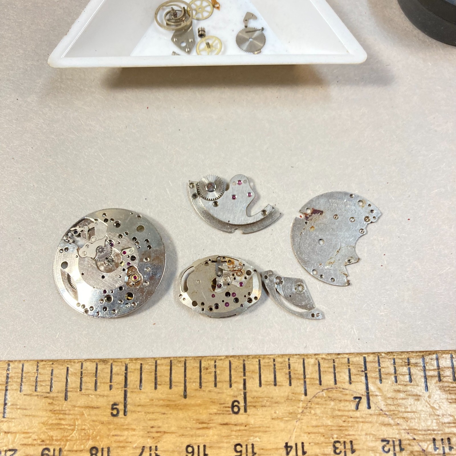 Vintage Elgin Watch Movement & Parts w/ Casker Tin Parts or Repair Non-Working