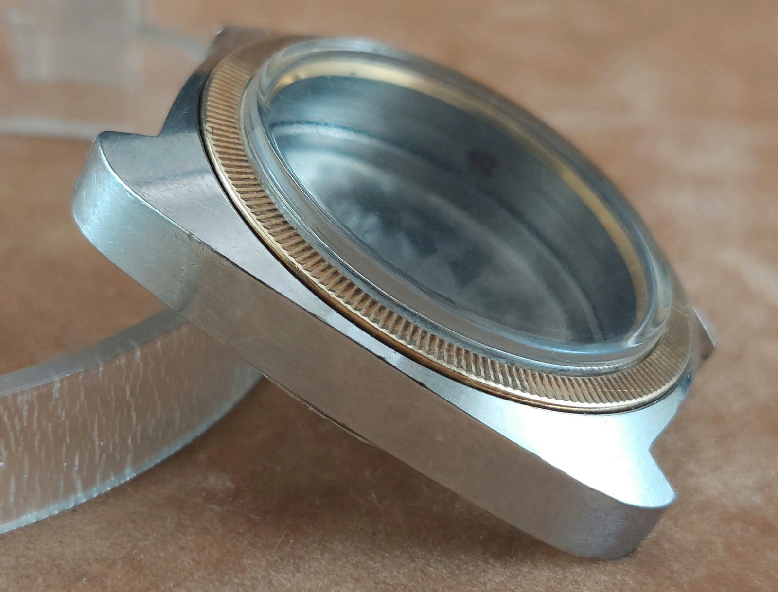 Original UNIVERSAL Geneve Steel/Gold CASE for Unisonic Electronic. Ca 1970’s