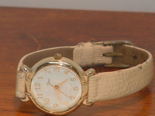 Pre-Owned Women’s Timex Casual Analog Watch (For Parts)
