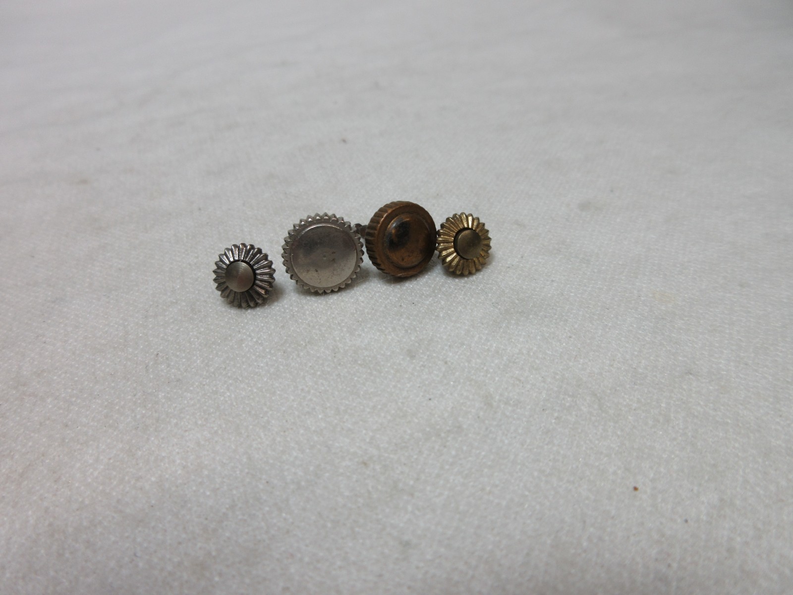 VINTAGE LOT OF POCKET WATCH CROWNS WATCHMAKERS REPLACEMENT PART #4