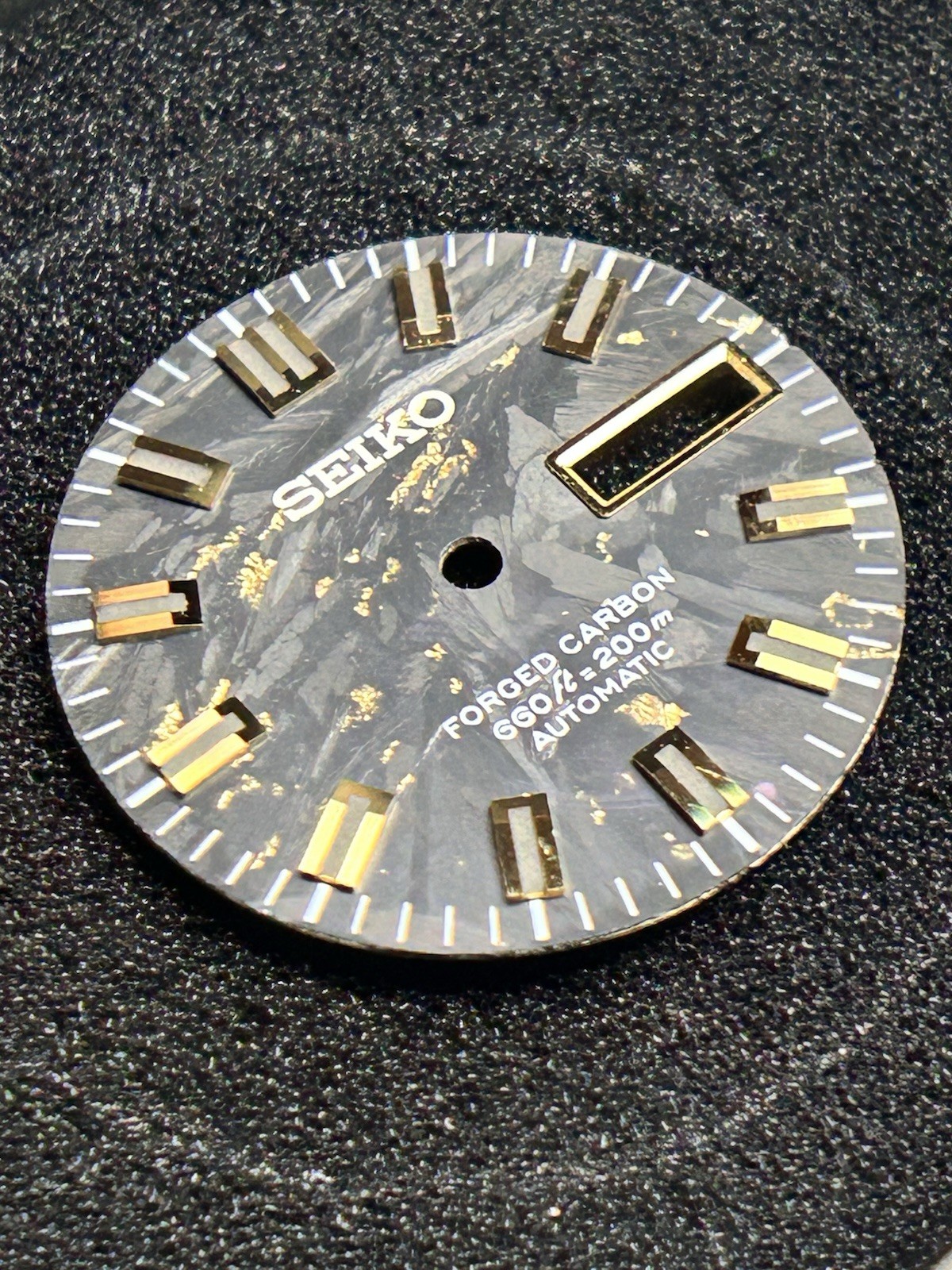 Replacement Dial suitable for Seiko/NH36-28.5mm/3.0h-Black Carbon With Gold Leaf