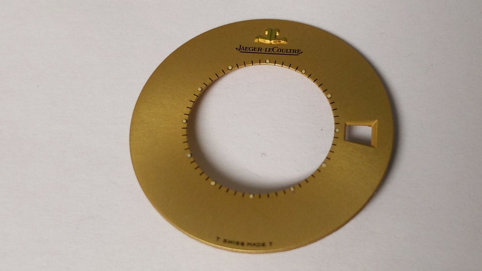 Jaeger Lecoultre DIAL YELLOW. date window at 3. feet at 4 and 8 o’clock approx.