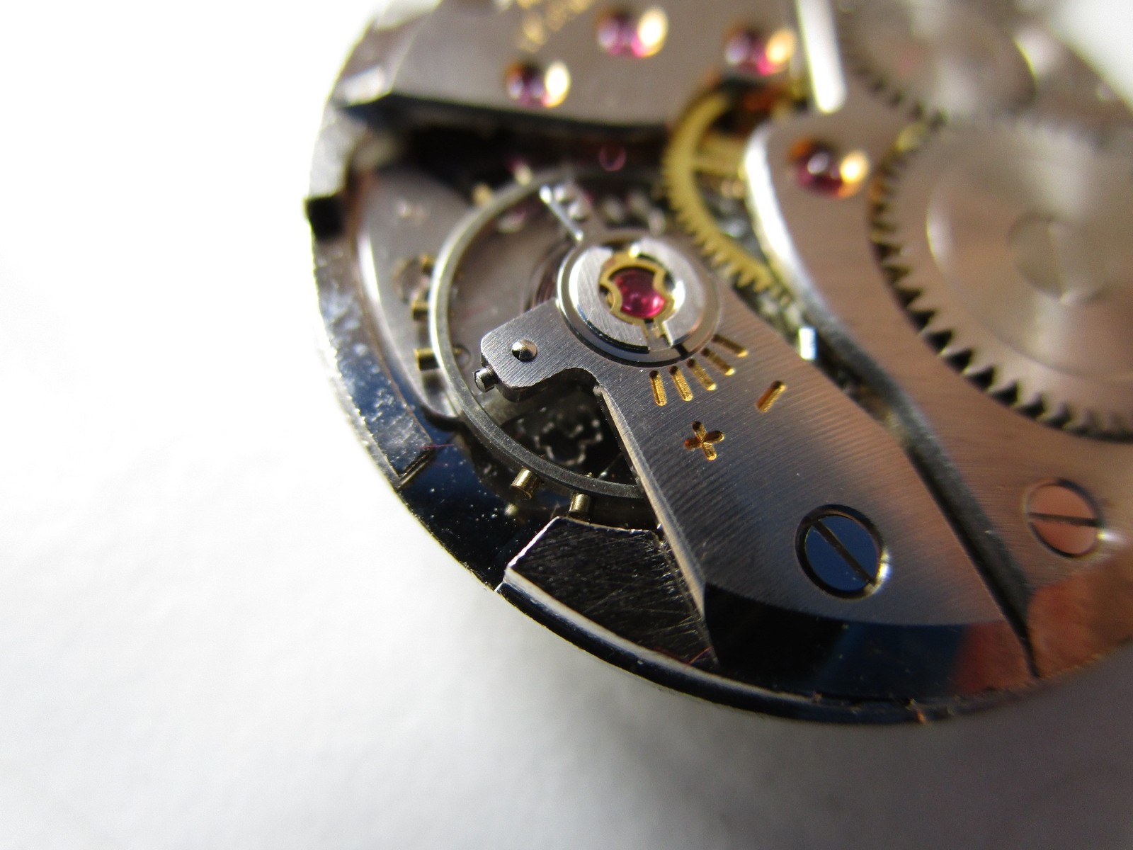 Peseux cal. 320 Swiss Mondia watch movement – running