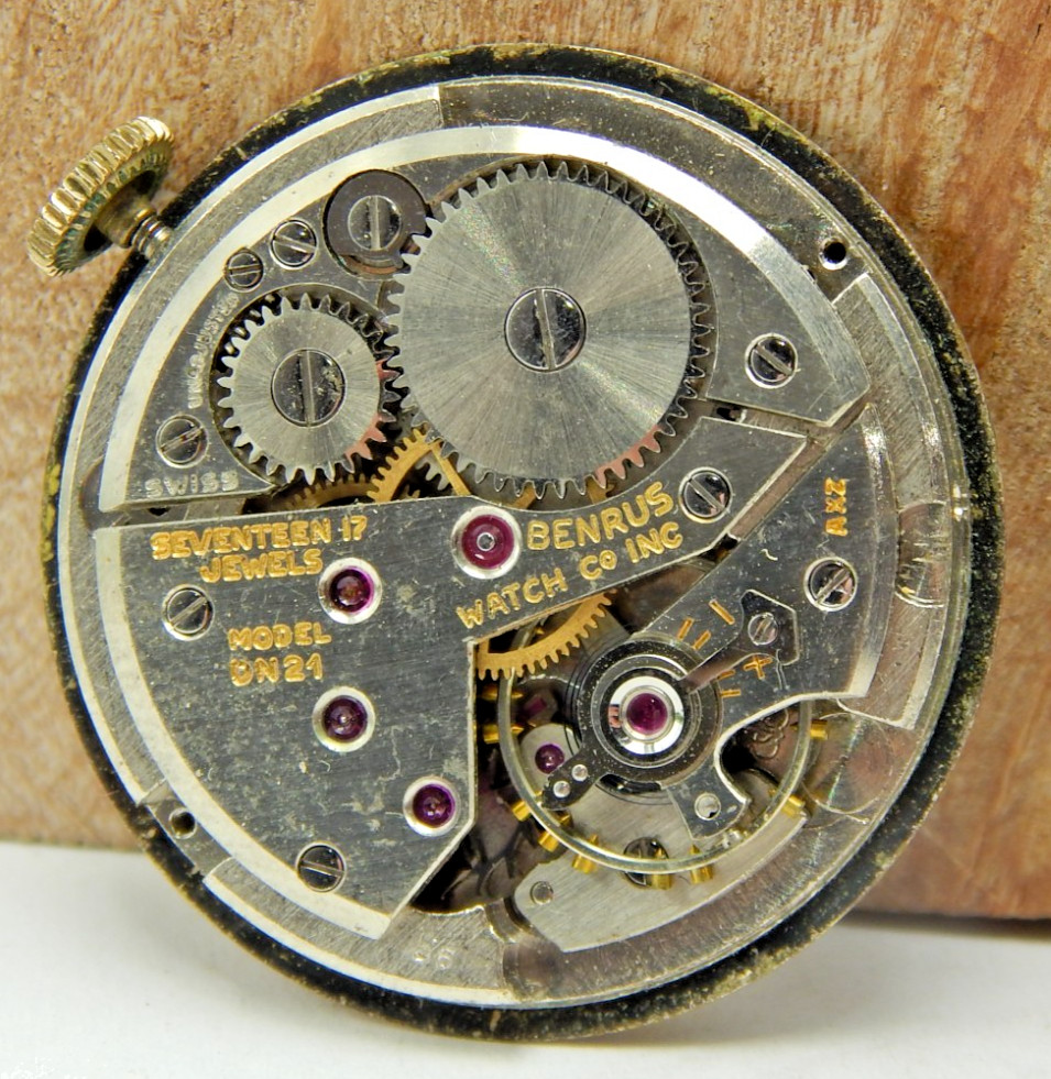 Vintage Benrus DN21 17 Jewel men’s wrist watch movement with dial, hands & crown