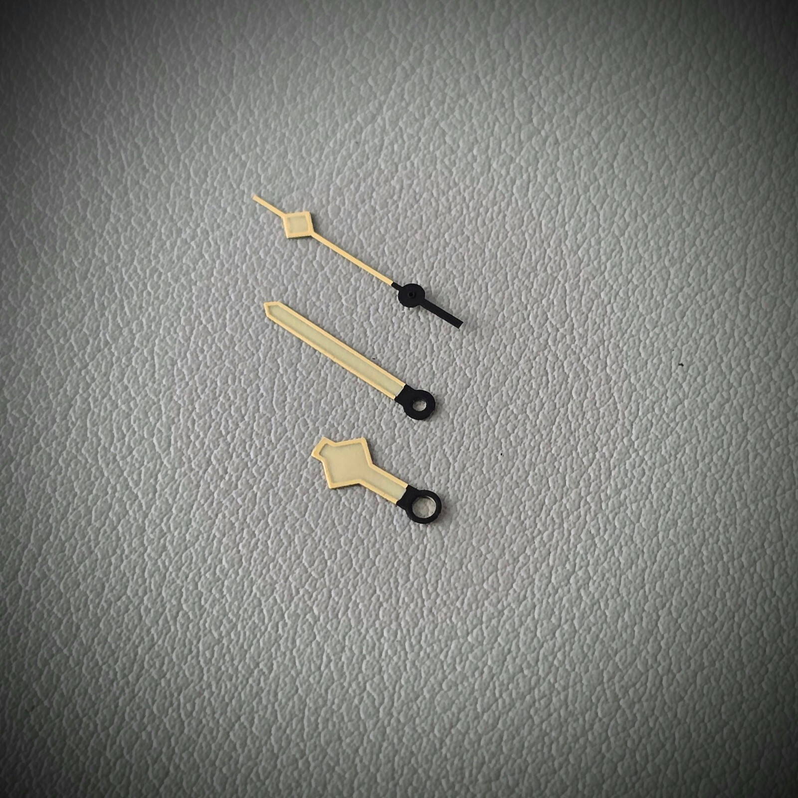 HANDS SET T STYLE BLACK CENTER C3 LIGHT CREAM / SEIKO MOD SKX SKX007 NH35 NH36